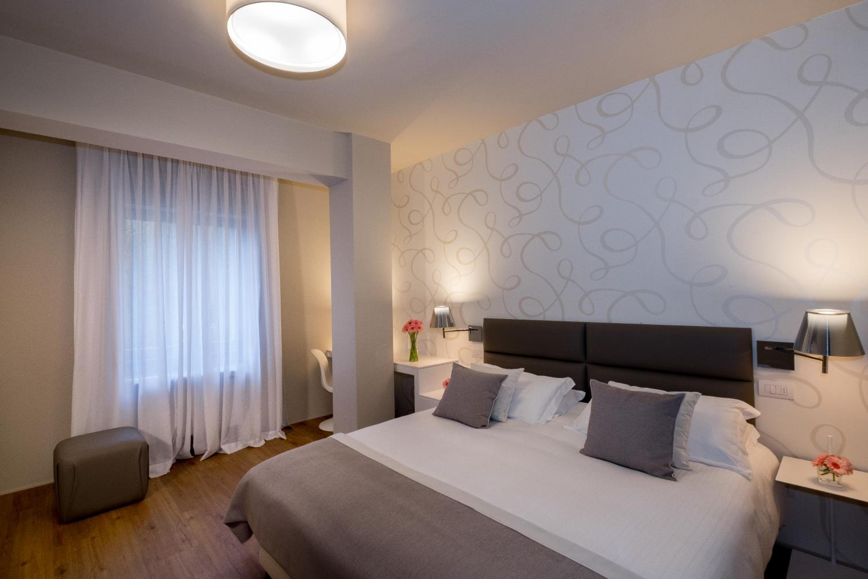 Deluxe Room - Photo 4