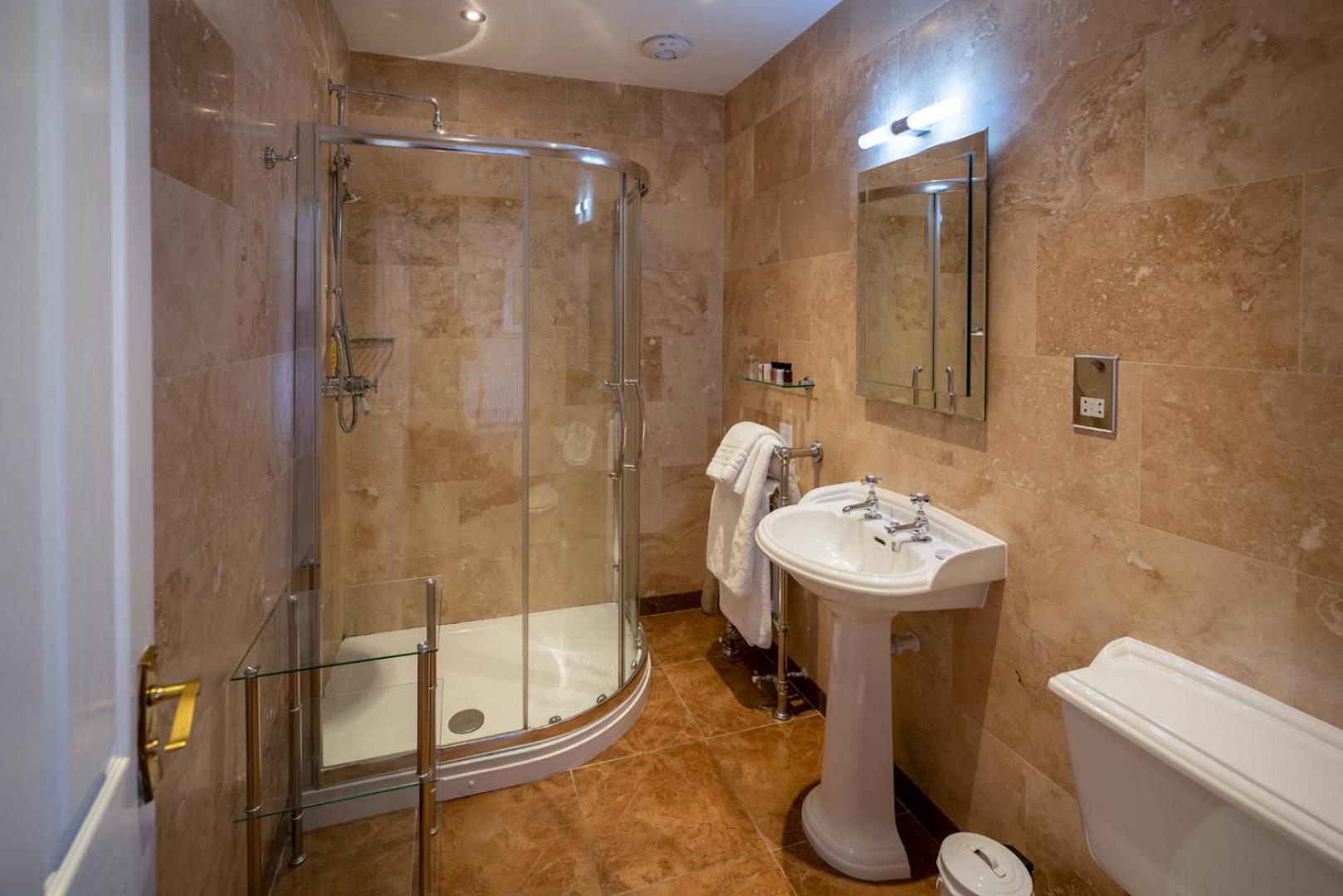 Double or Twin Room - Photo 3