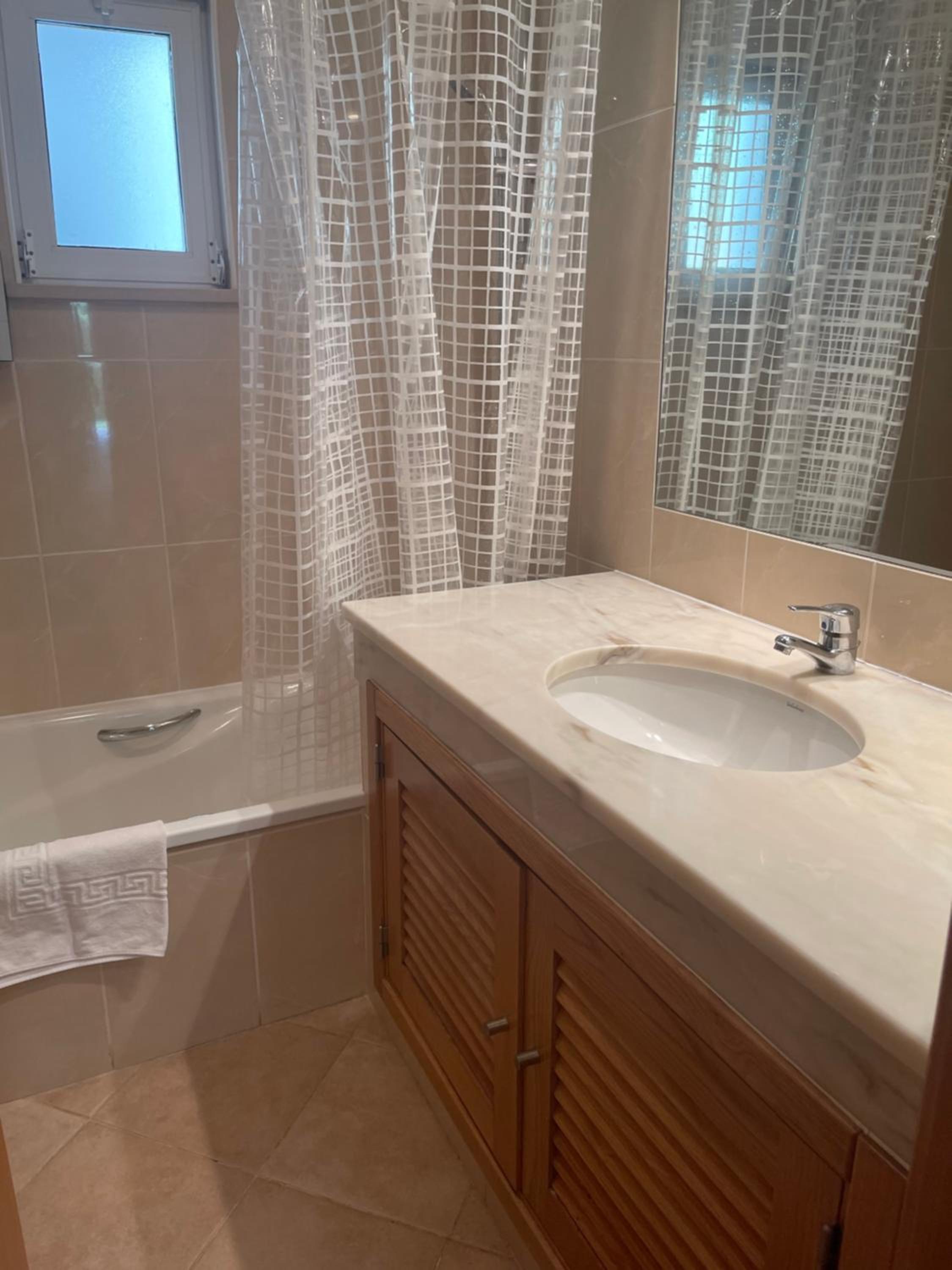 Two-Bedroom House - Photo 15