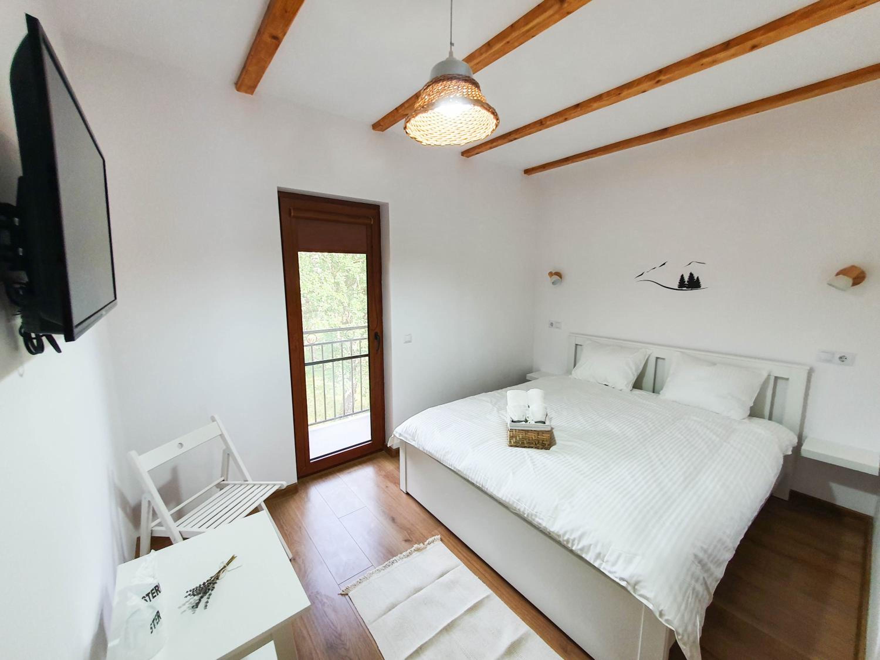 Double Room with Balcony - Photo 3