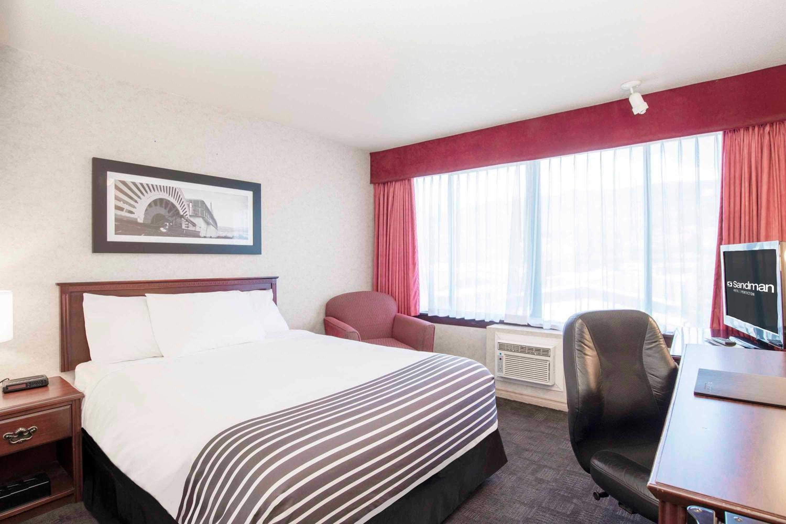 Standard Room, 1 Queen Bed - Photo 1
