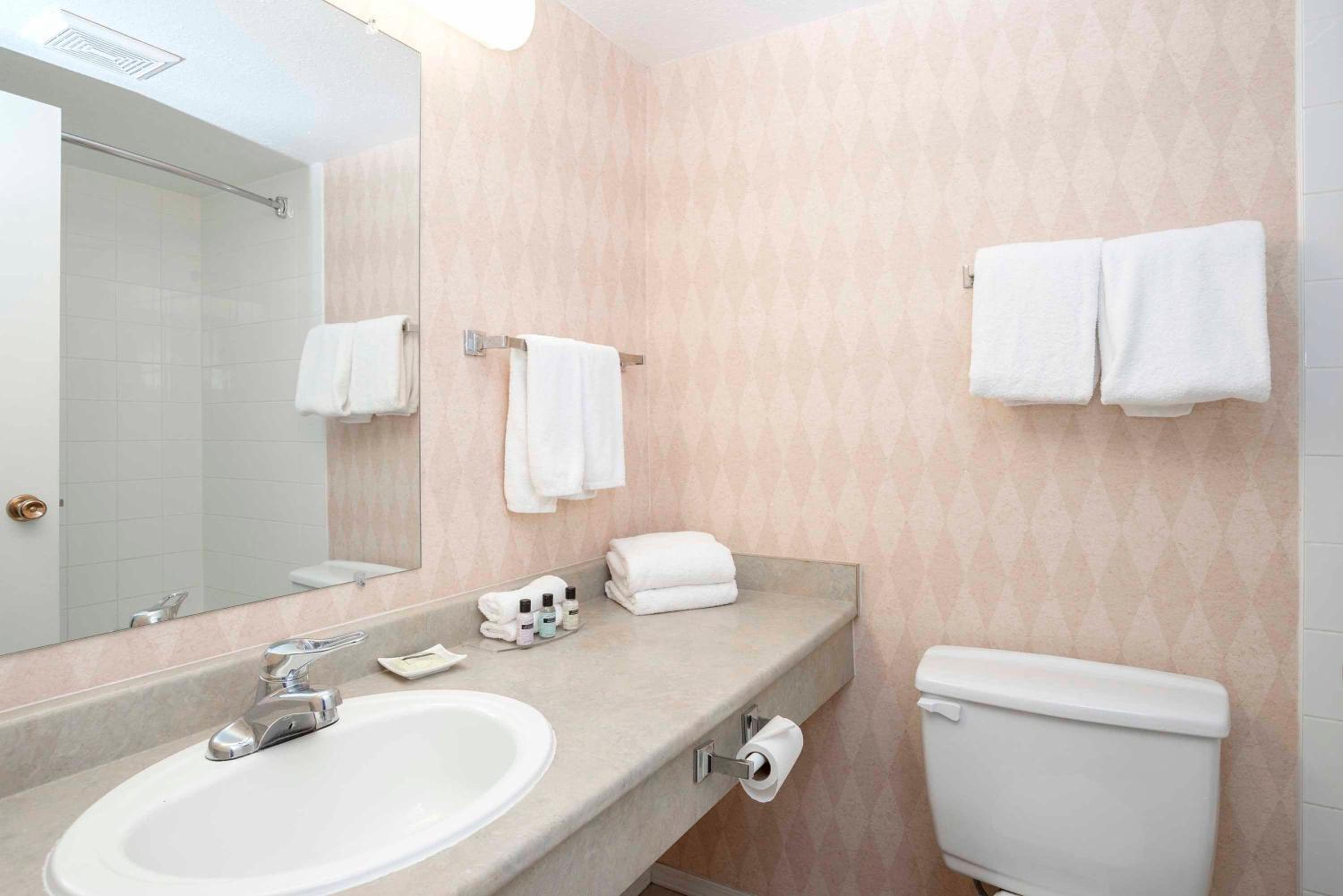 Standard Room, 2 Double Beds - Photo 4