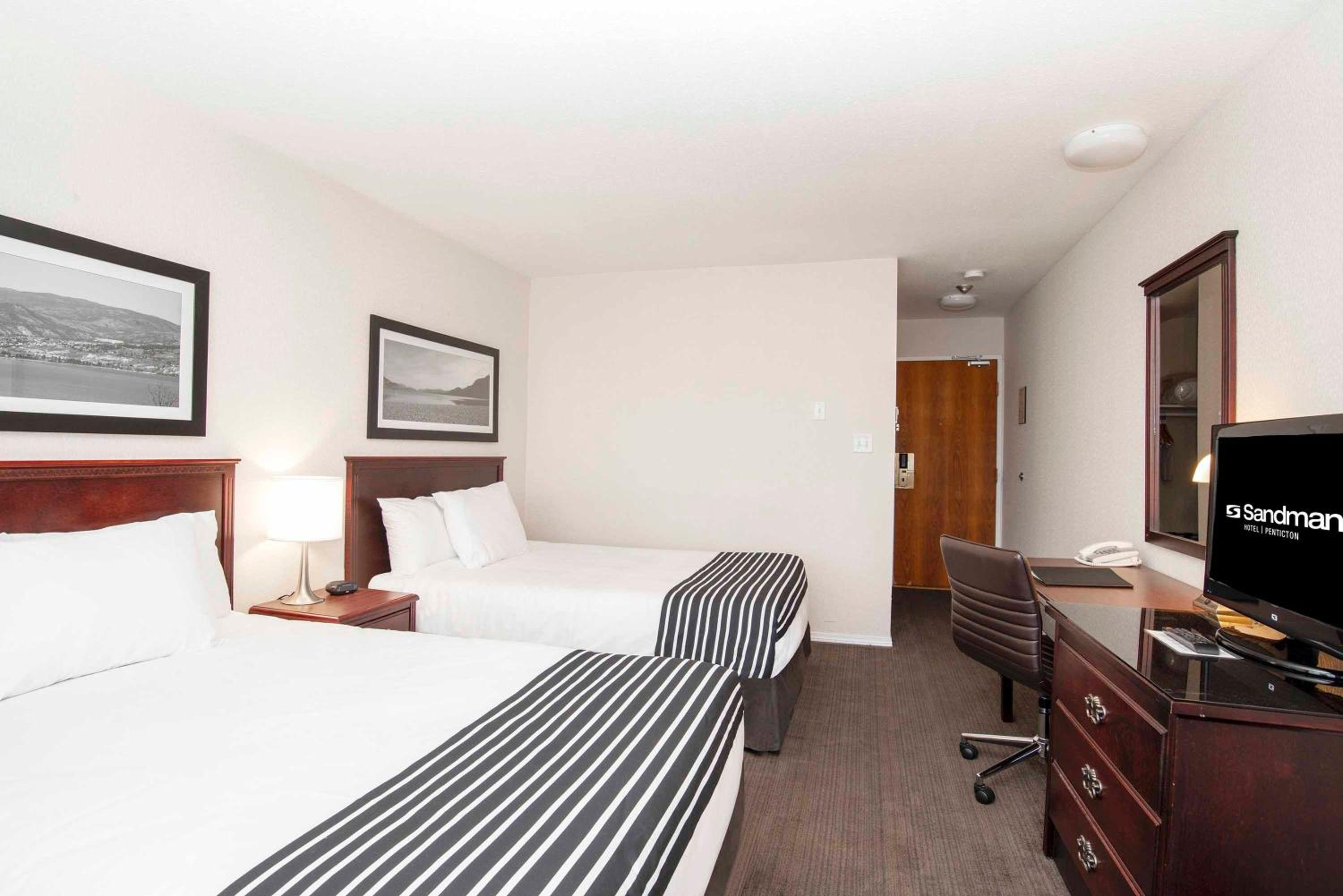 Standard Room, 2 Double Beds - Photo 3