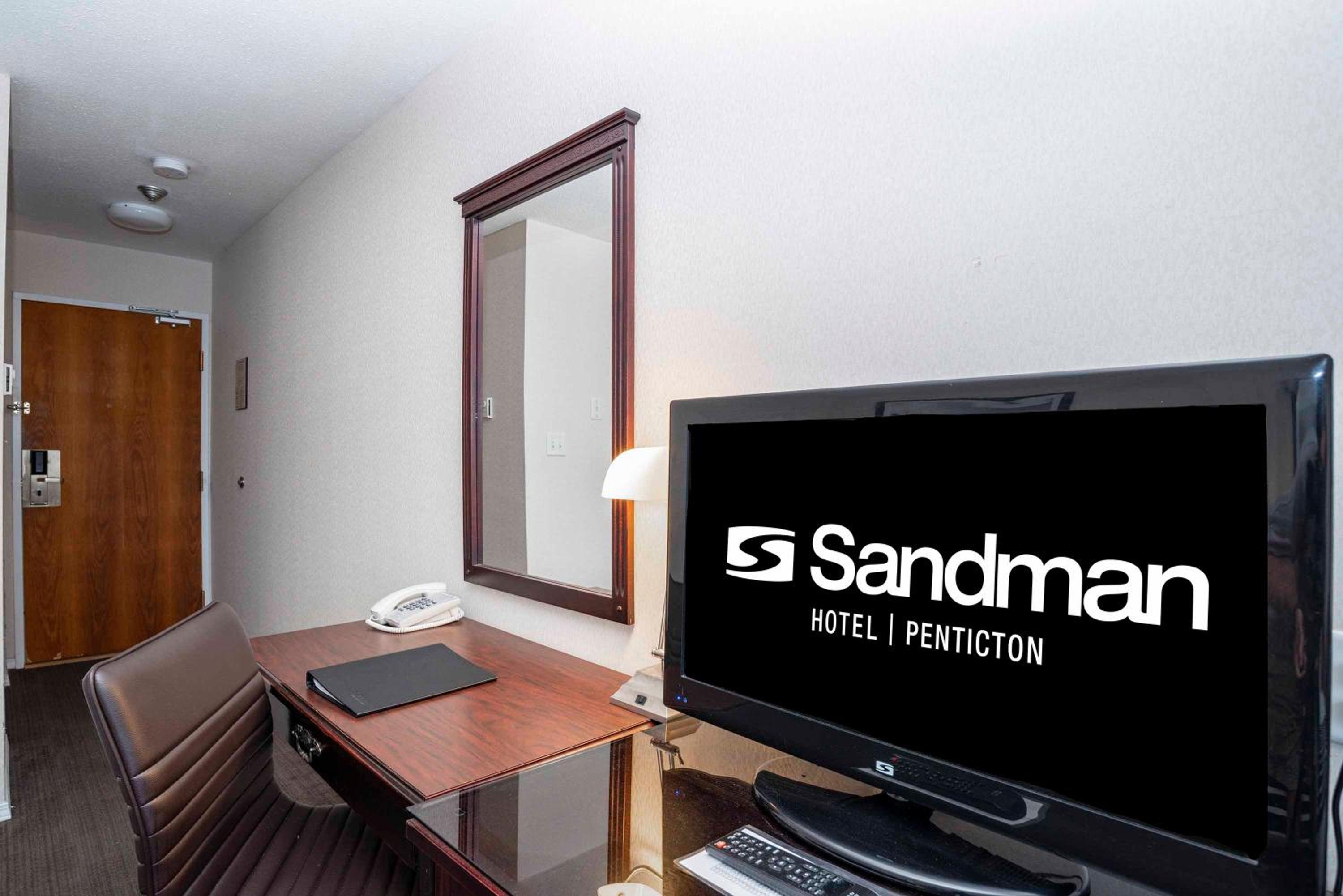 Studio Suite, 1 Queen Bed, Kitchen - Photo 3