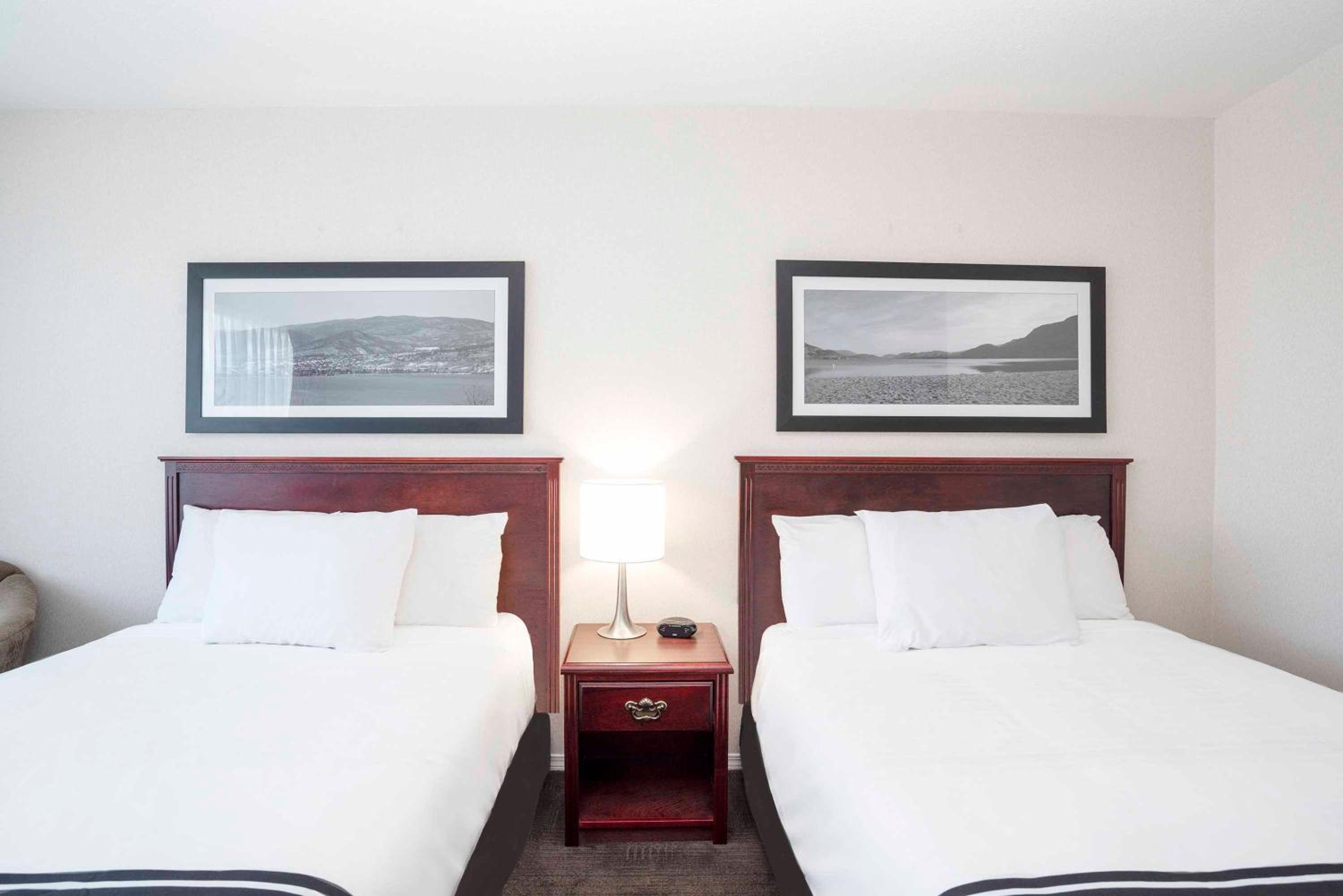 Standard Room, 2 Double Beds - Photo 5
