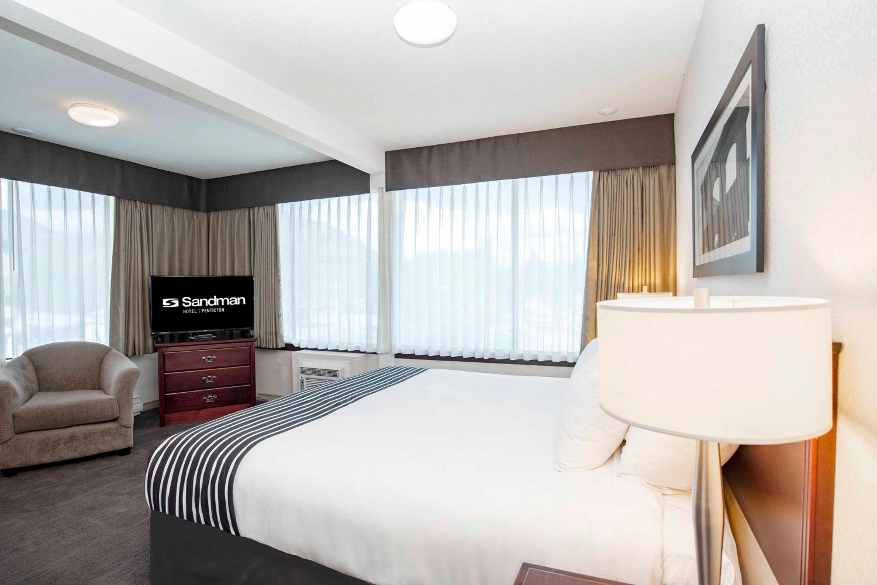 Standard Room, 1 King Bed - Photo 3