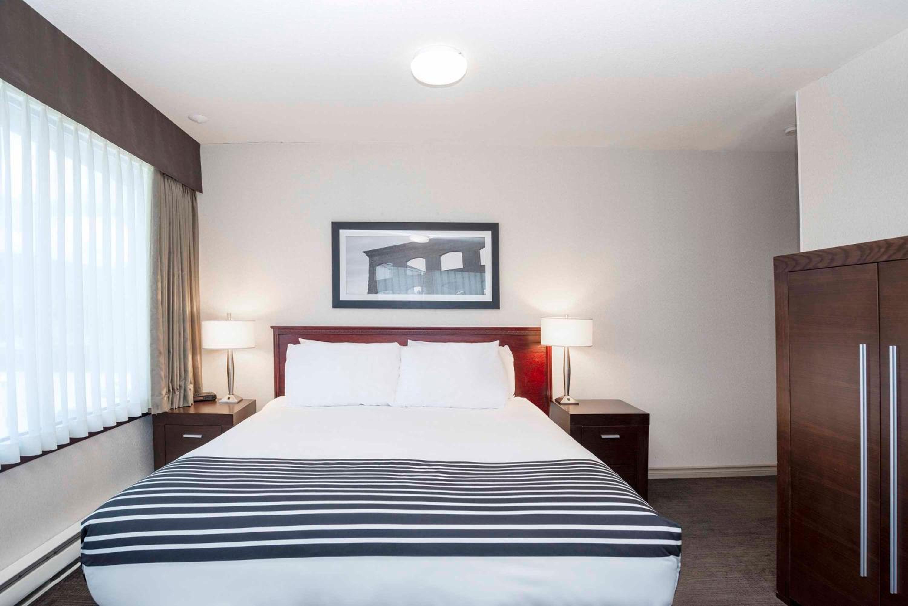 Standard Room, 1 King Bed - Photo 1
