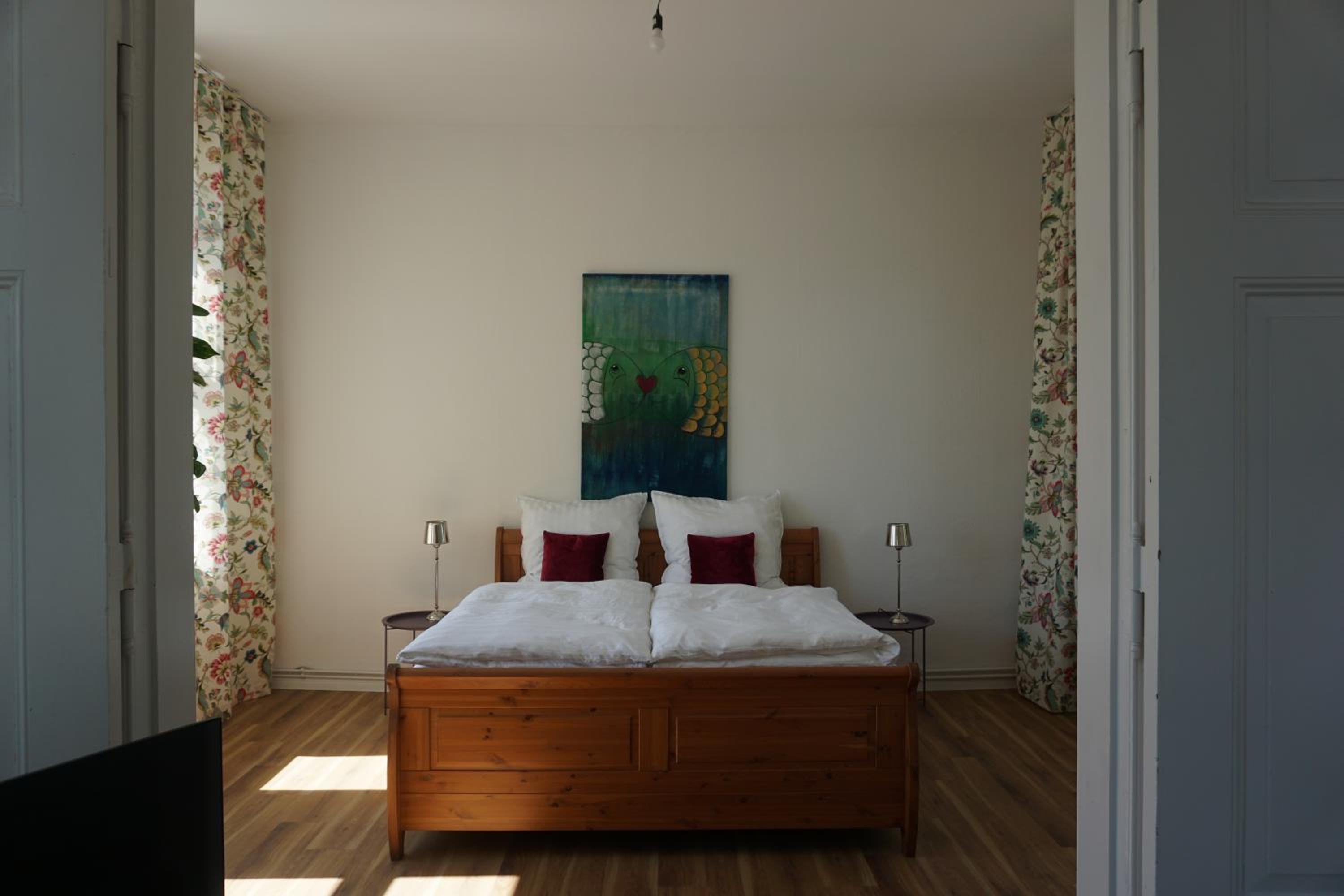 One-Bedroom Apartment photo 1