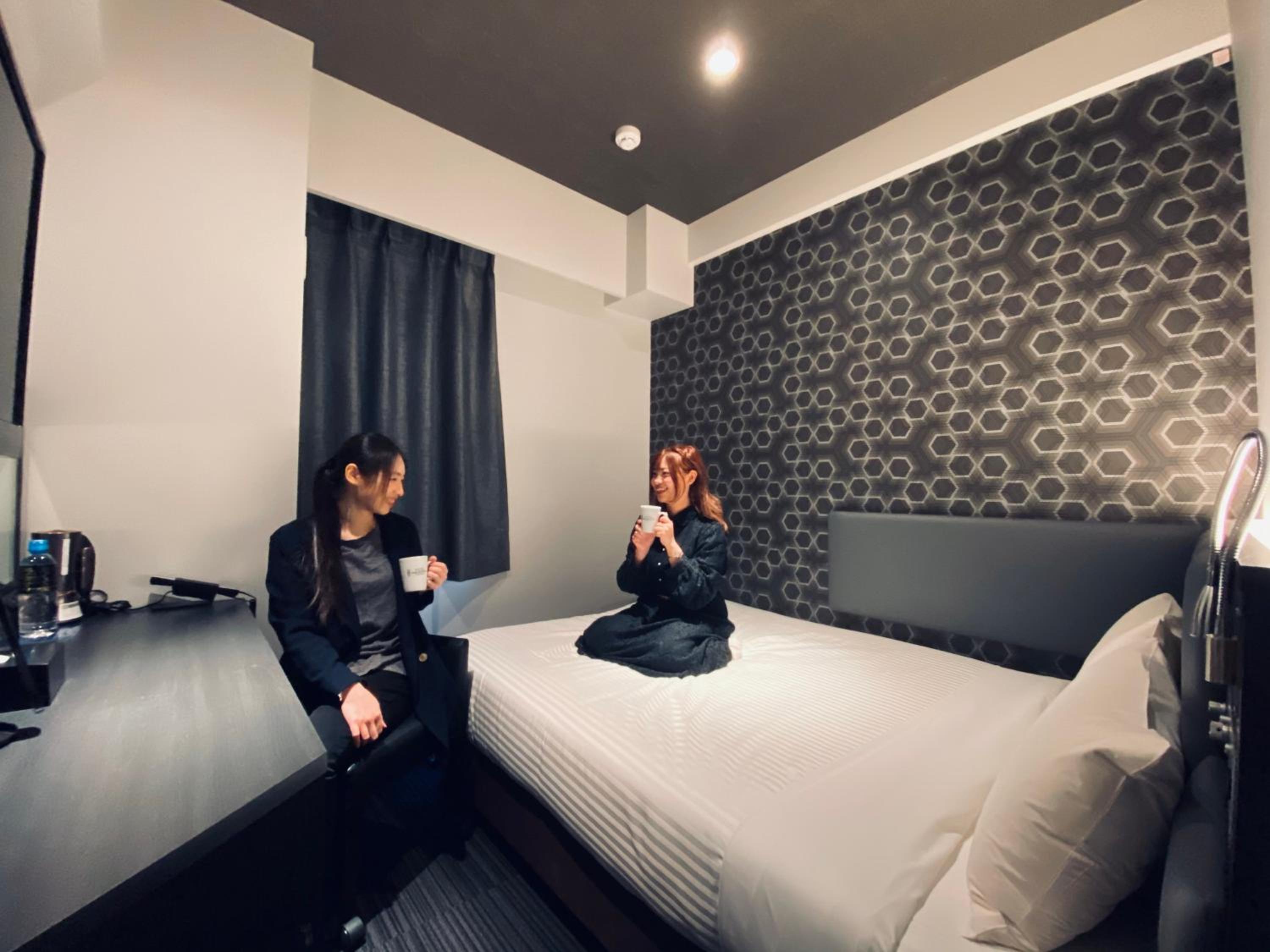 Small Double Room - Non-Smoking - Photo 6