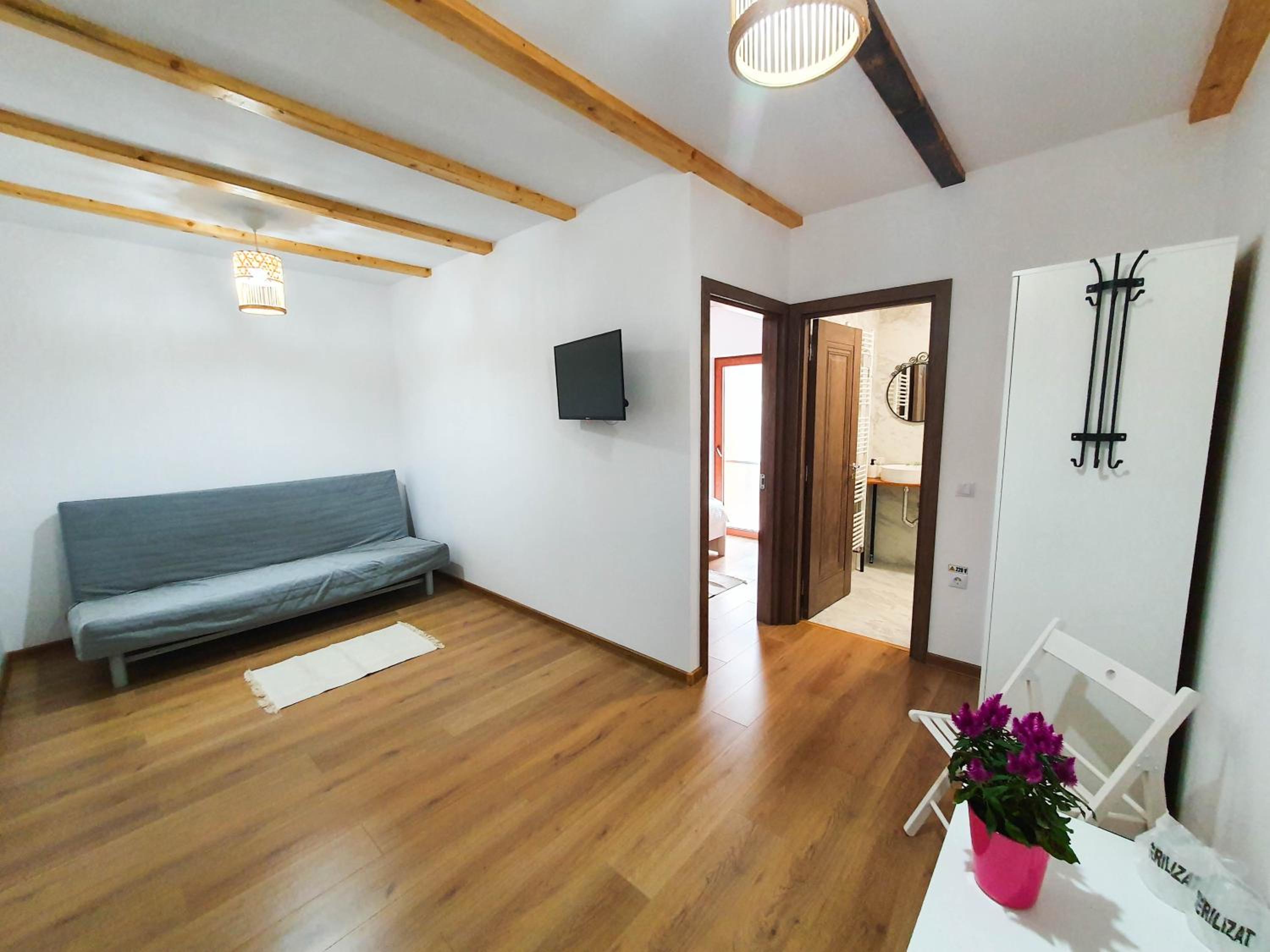 Family Room with Private Bathroom - Photo 4