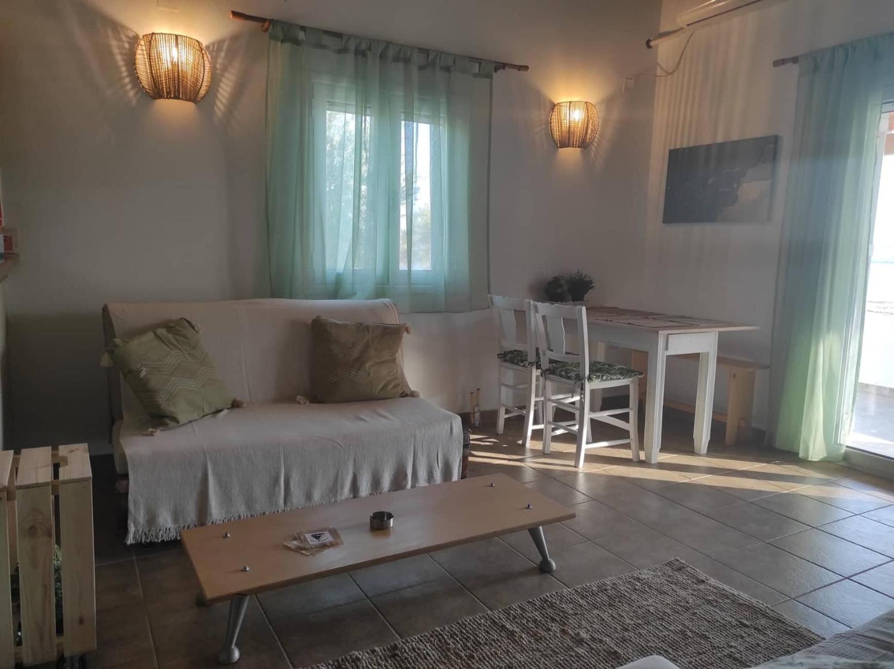 One-Bedroom House photo 1