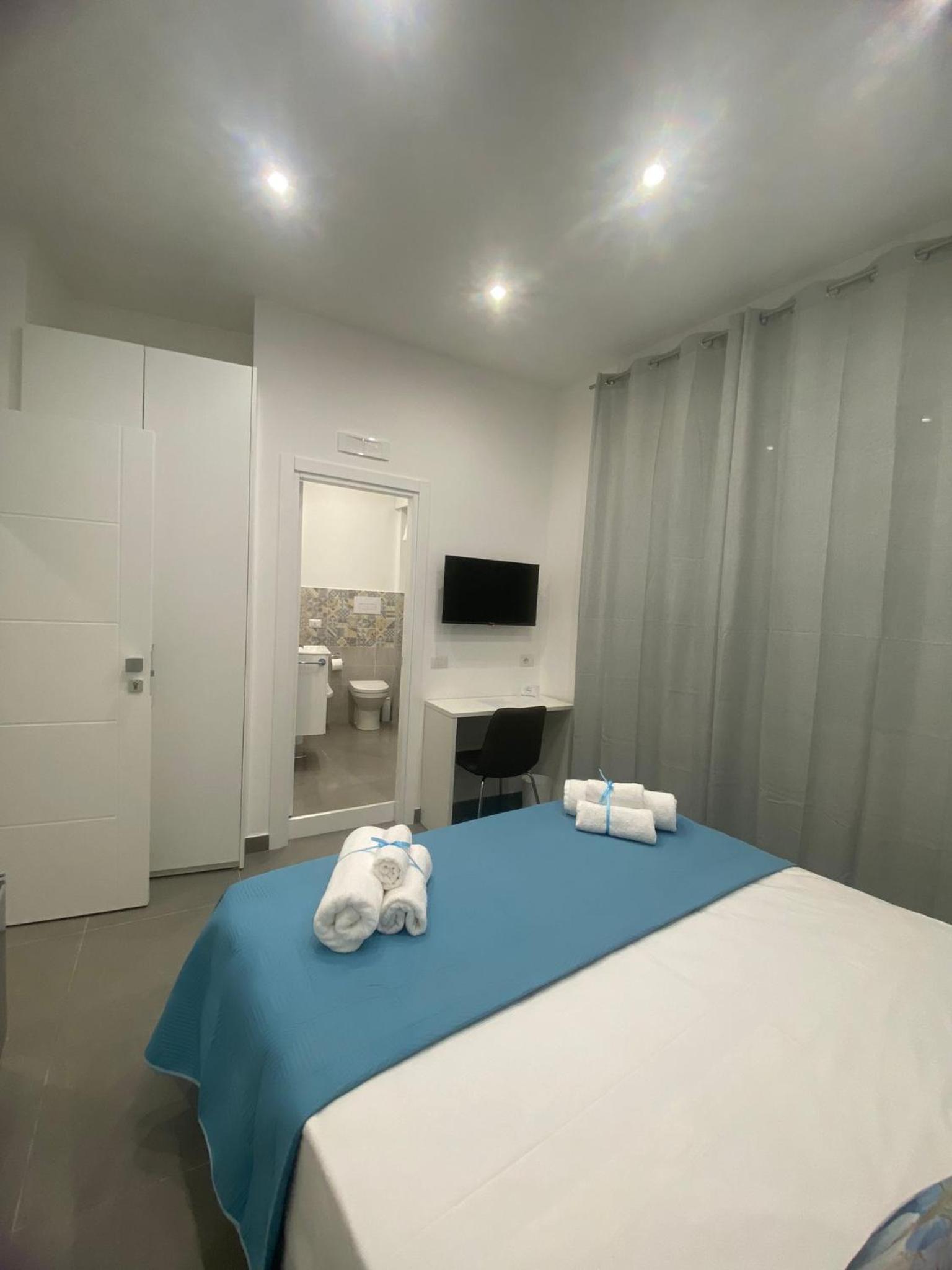 Double Room with Balcony photo 2