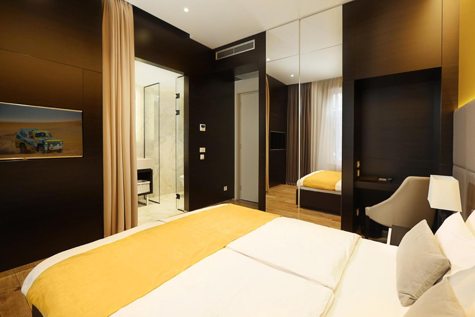 Double Room - Photo 8