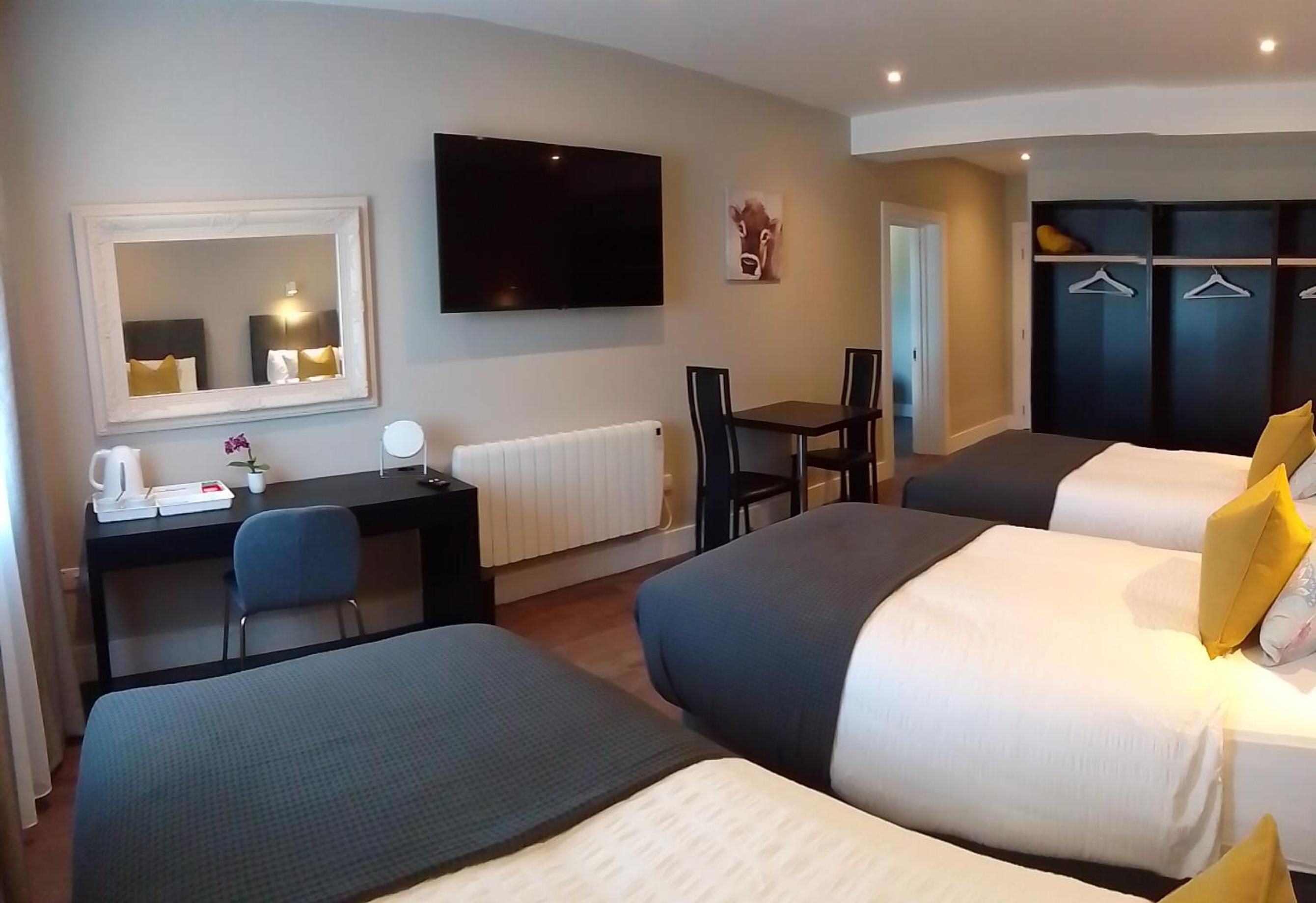 Deluxe Family Suite photo 2