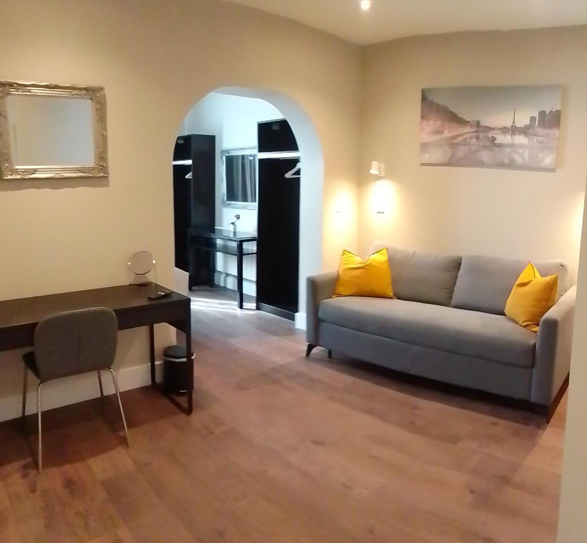 Deluxe Family Suite photo 1