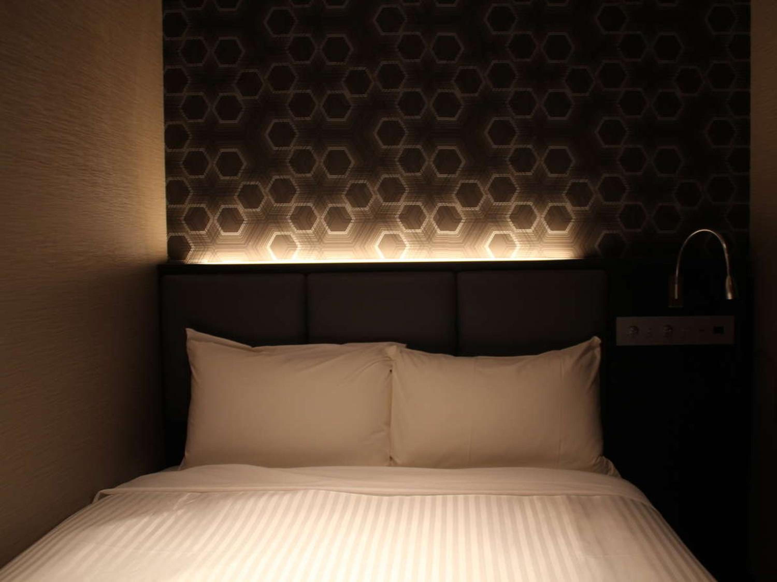Small Double Room - Non-Smoking - Photo 1