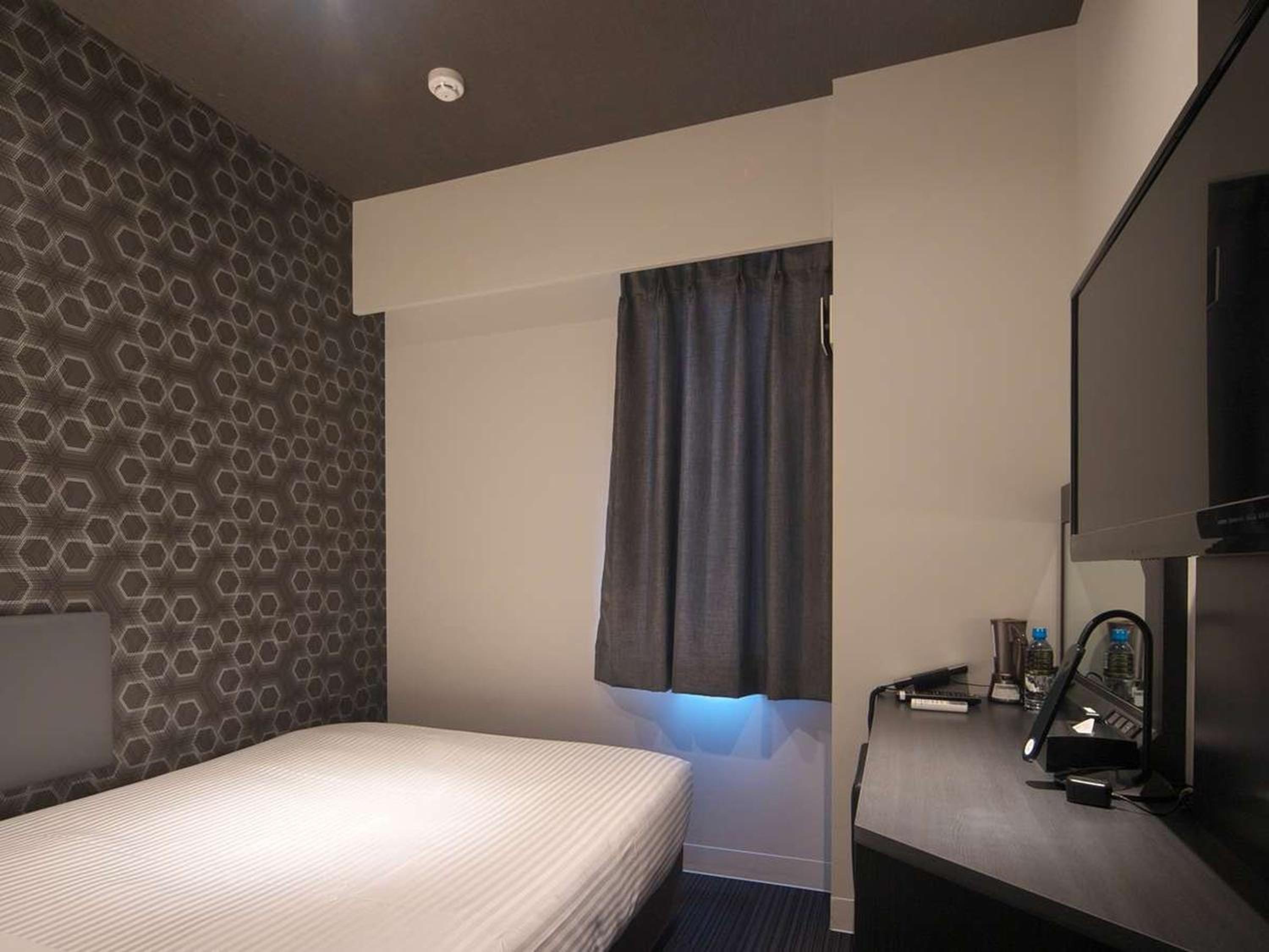 Small Double Room - Non-Smoking - Photo 7