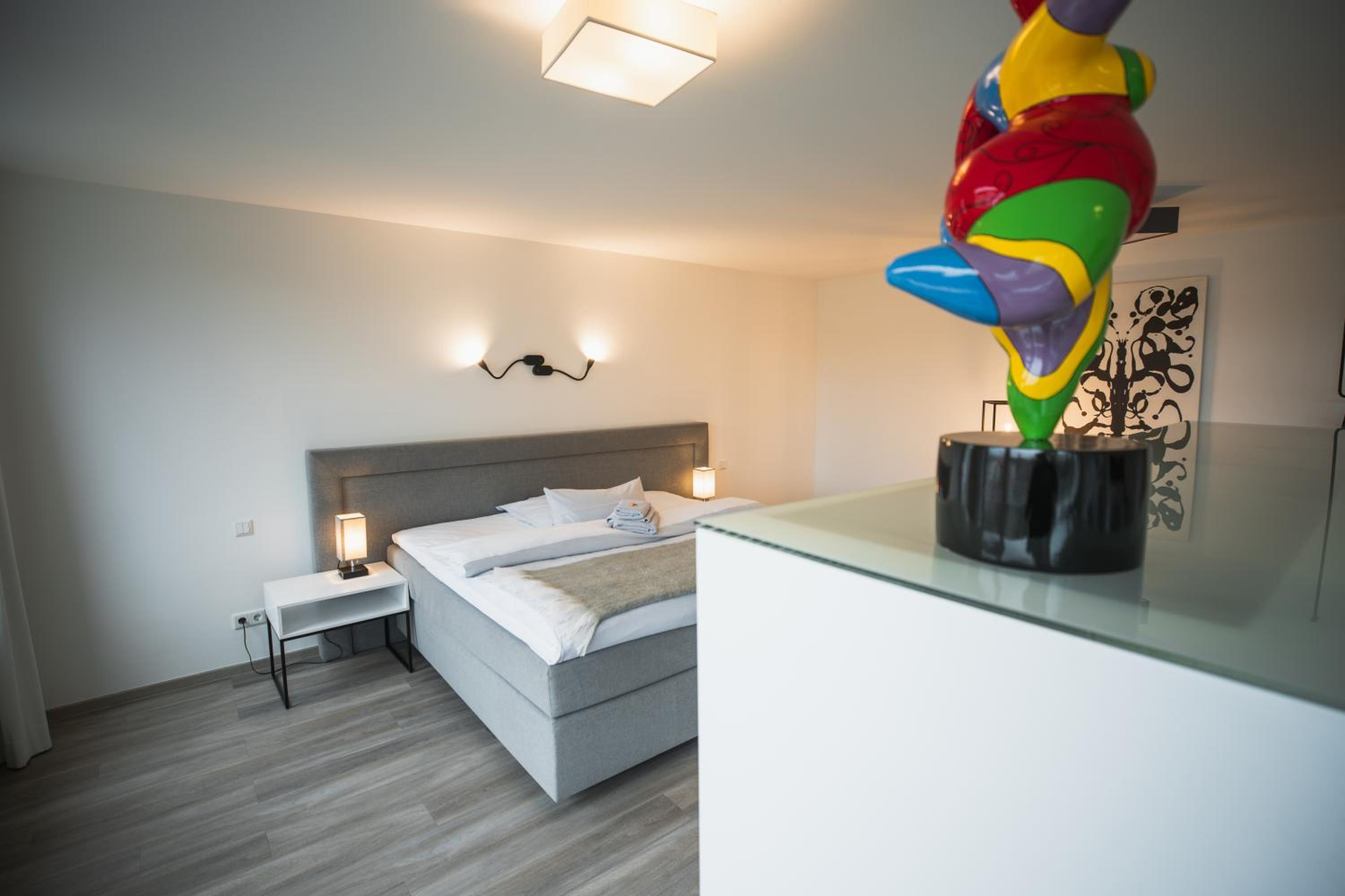 Junior Suite with Balcony - Photo 4