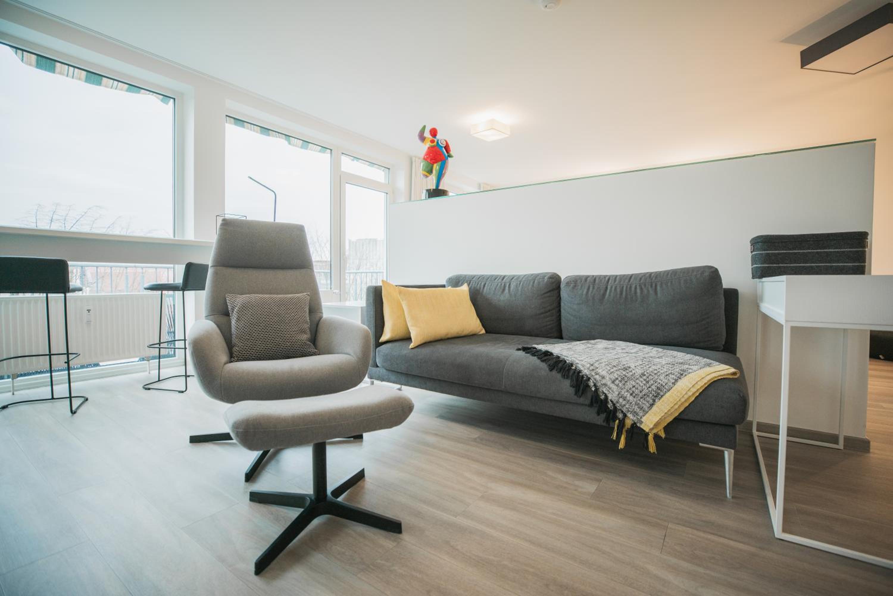 Junior Suite with Balcony - Photo 9