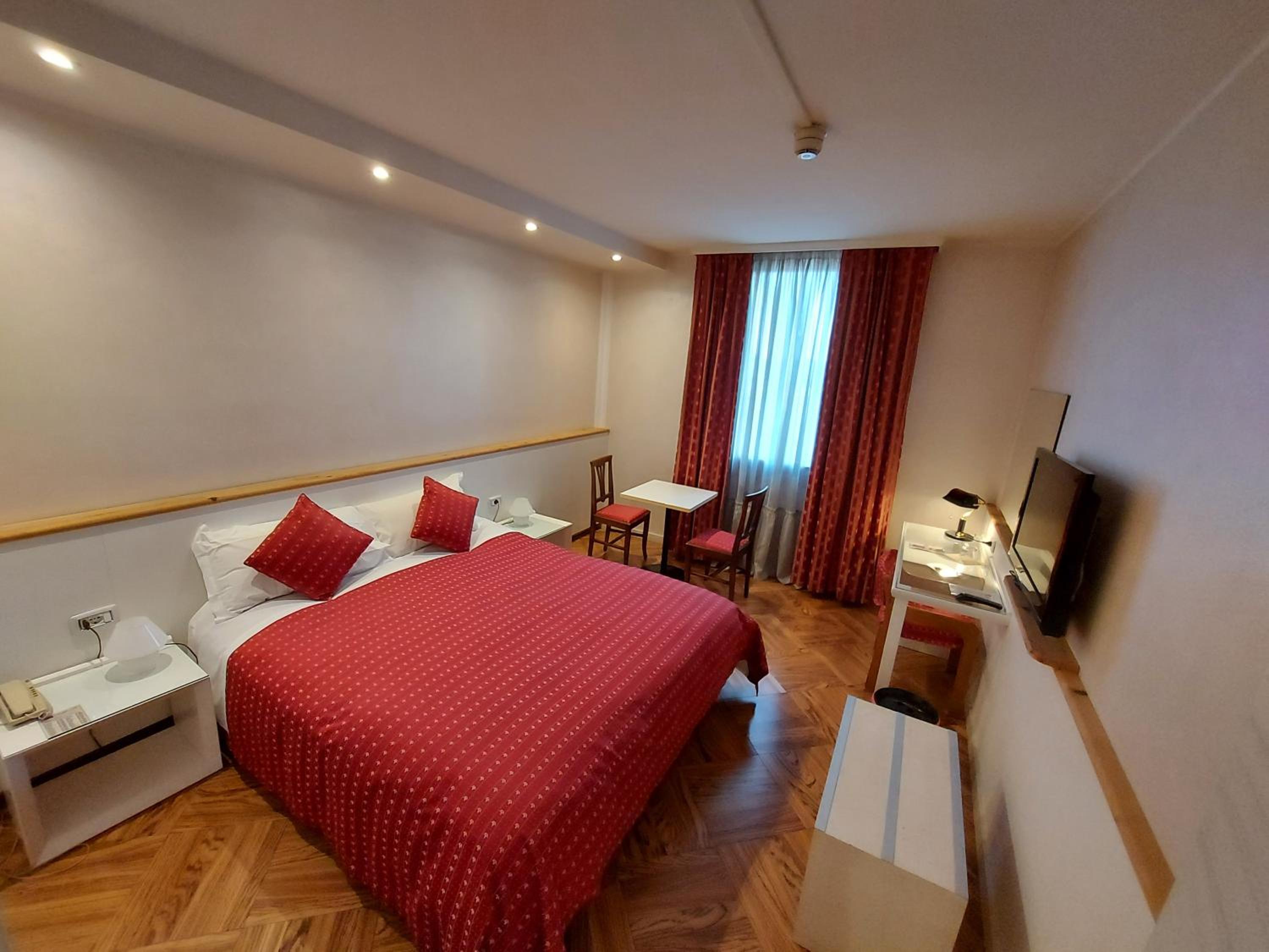 Superior Double or Twin Room photo 2