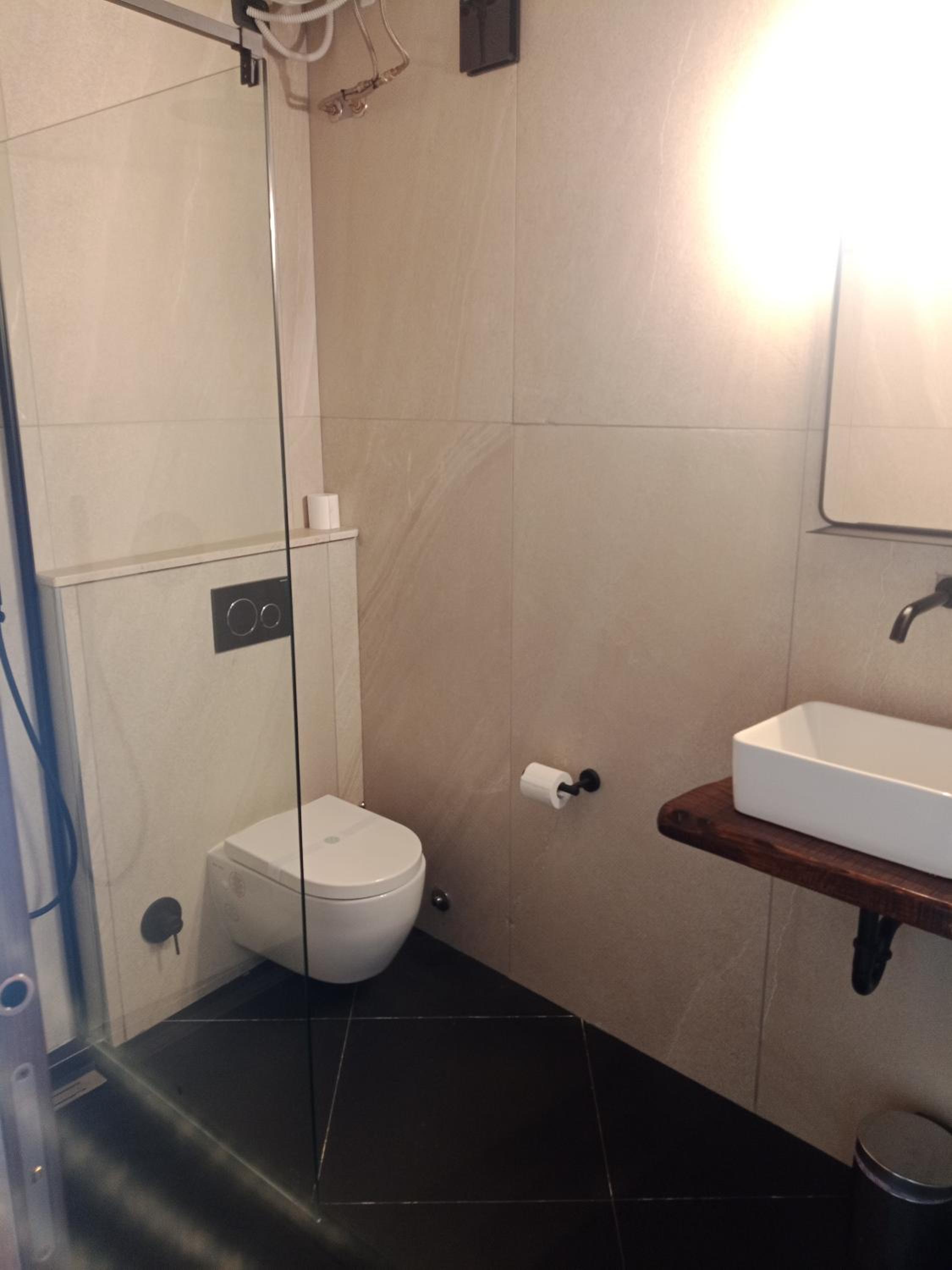 Budget Double Room photo 3