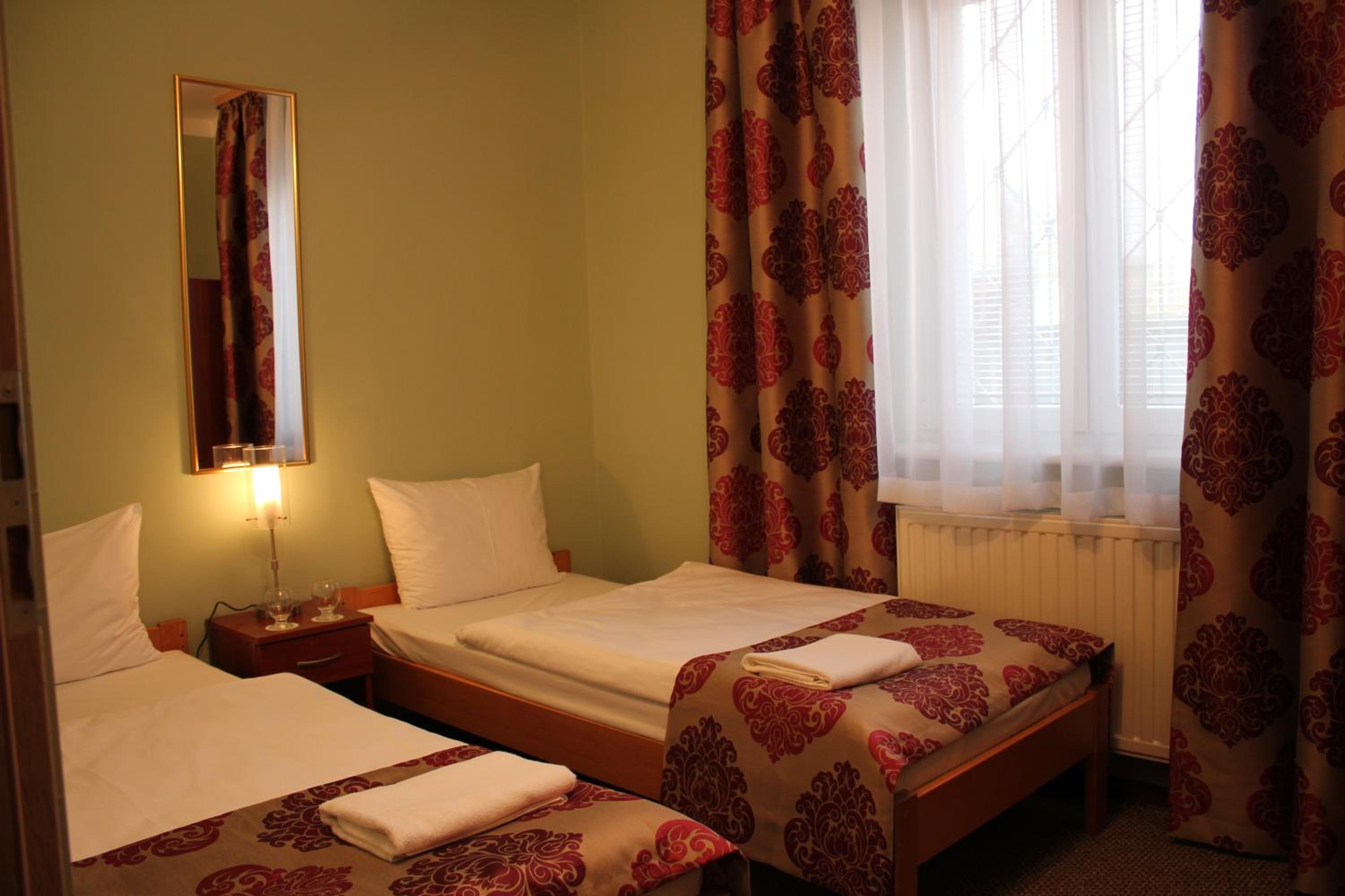 Twin Room - Photo 6