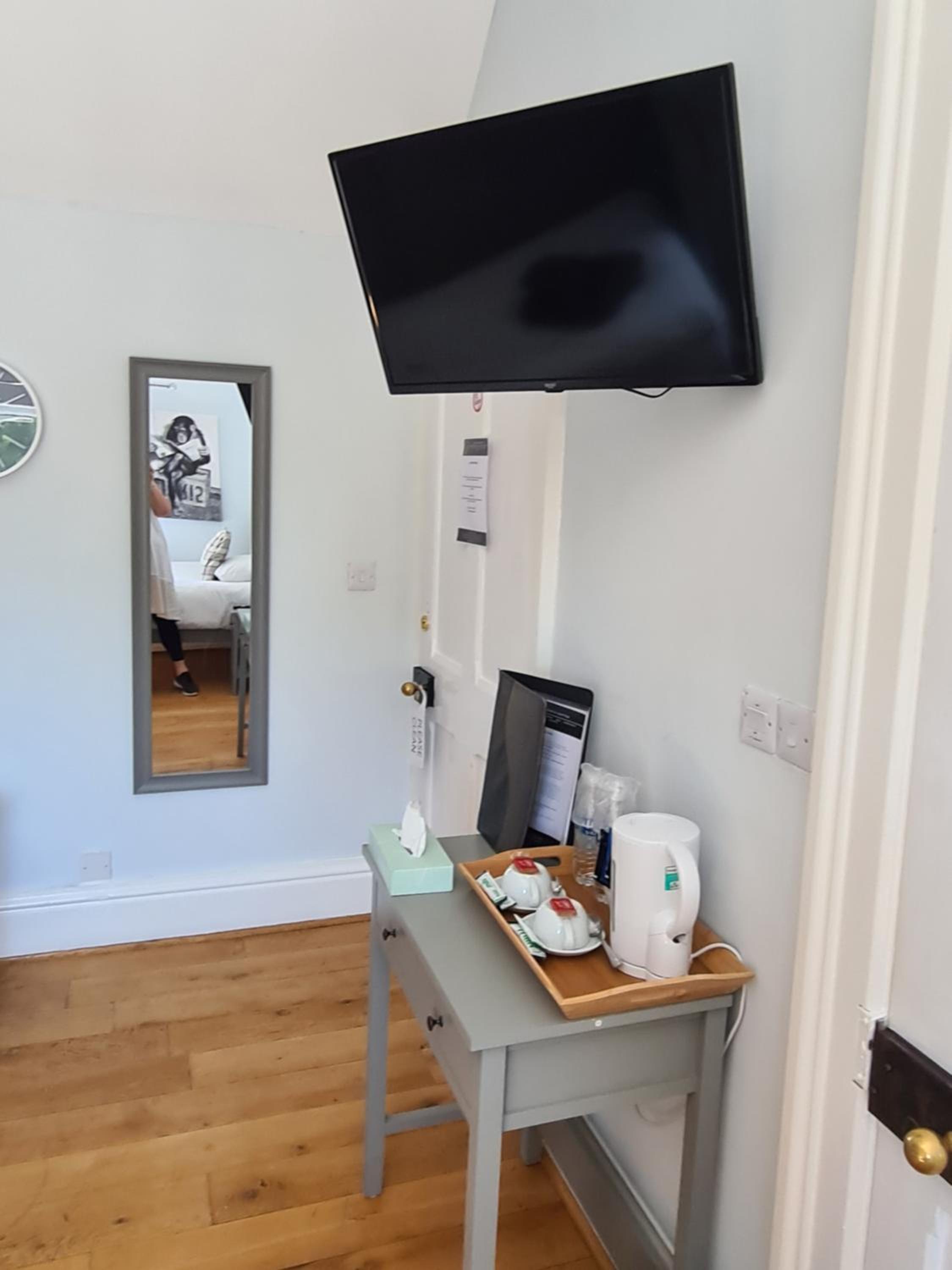 Twin Room - Photo 5