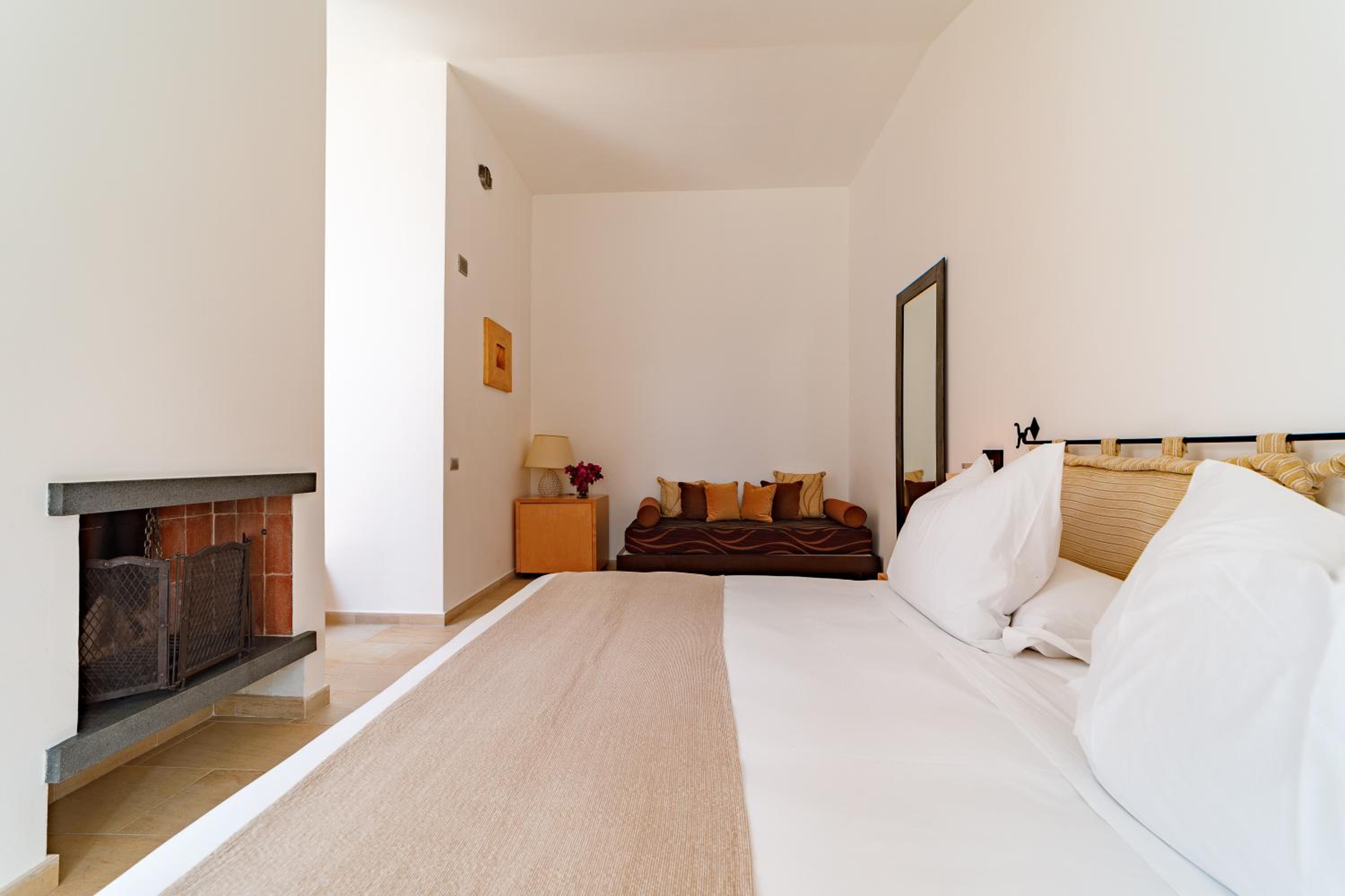 Executive Suite - Photo 4