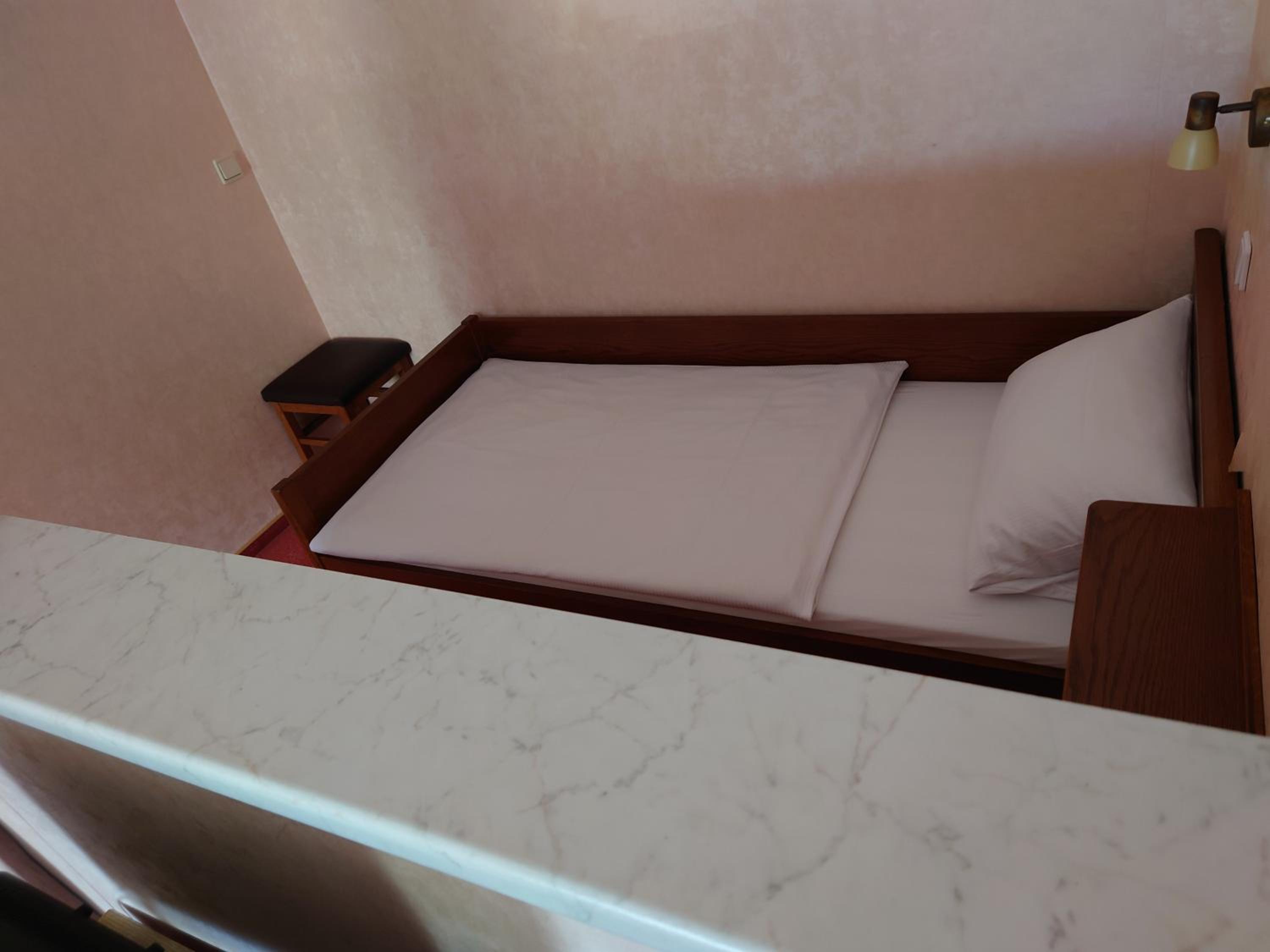Budget Triple Room - Photo 4