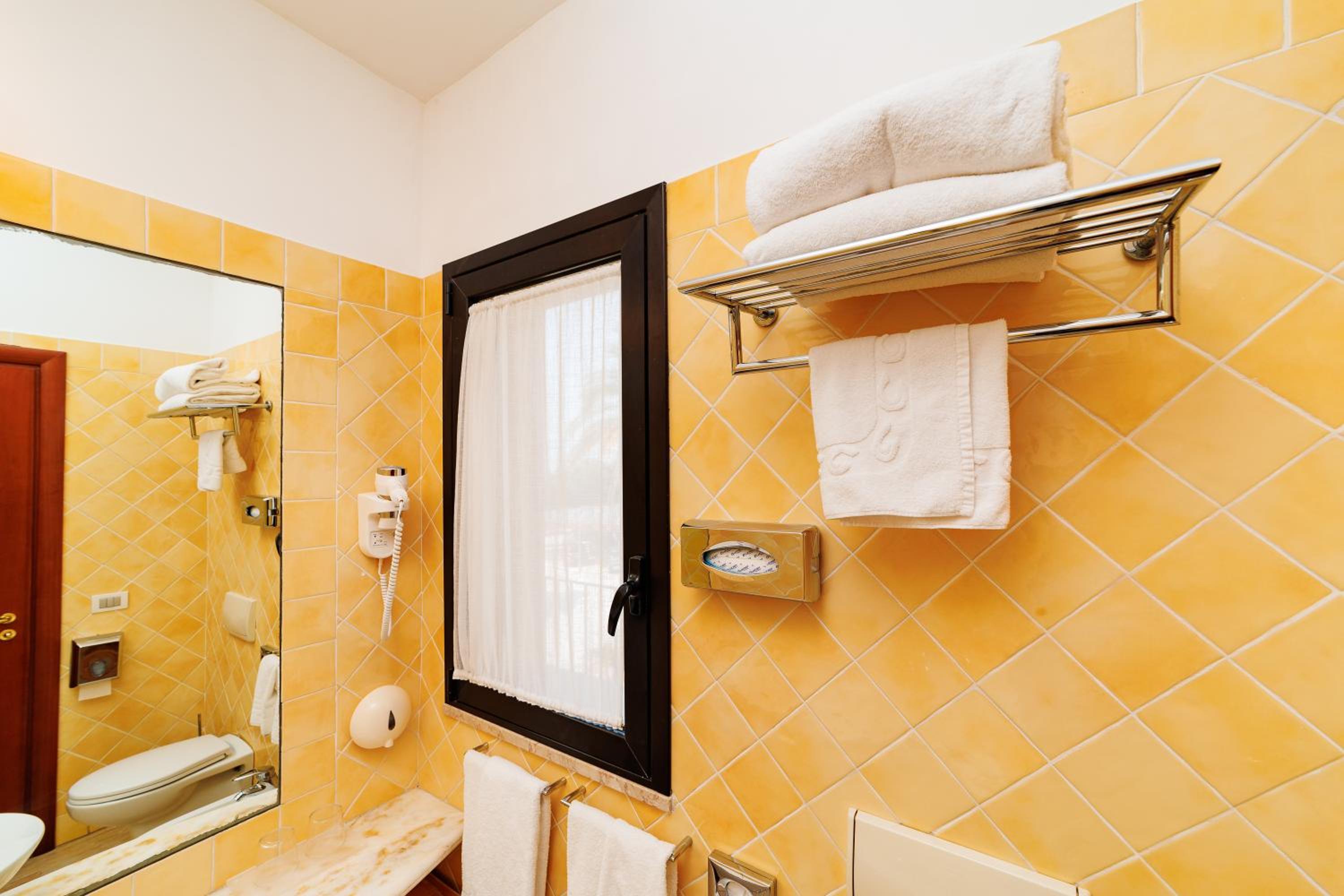 Superior Double Room with Garden View - Photo 11