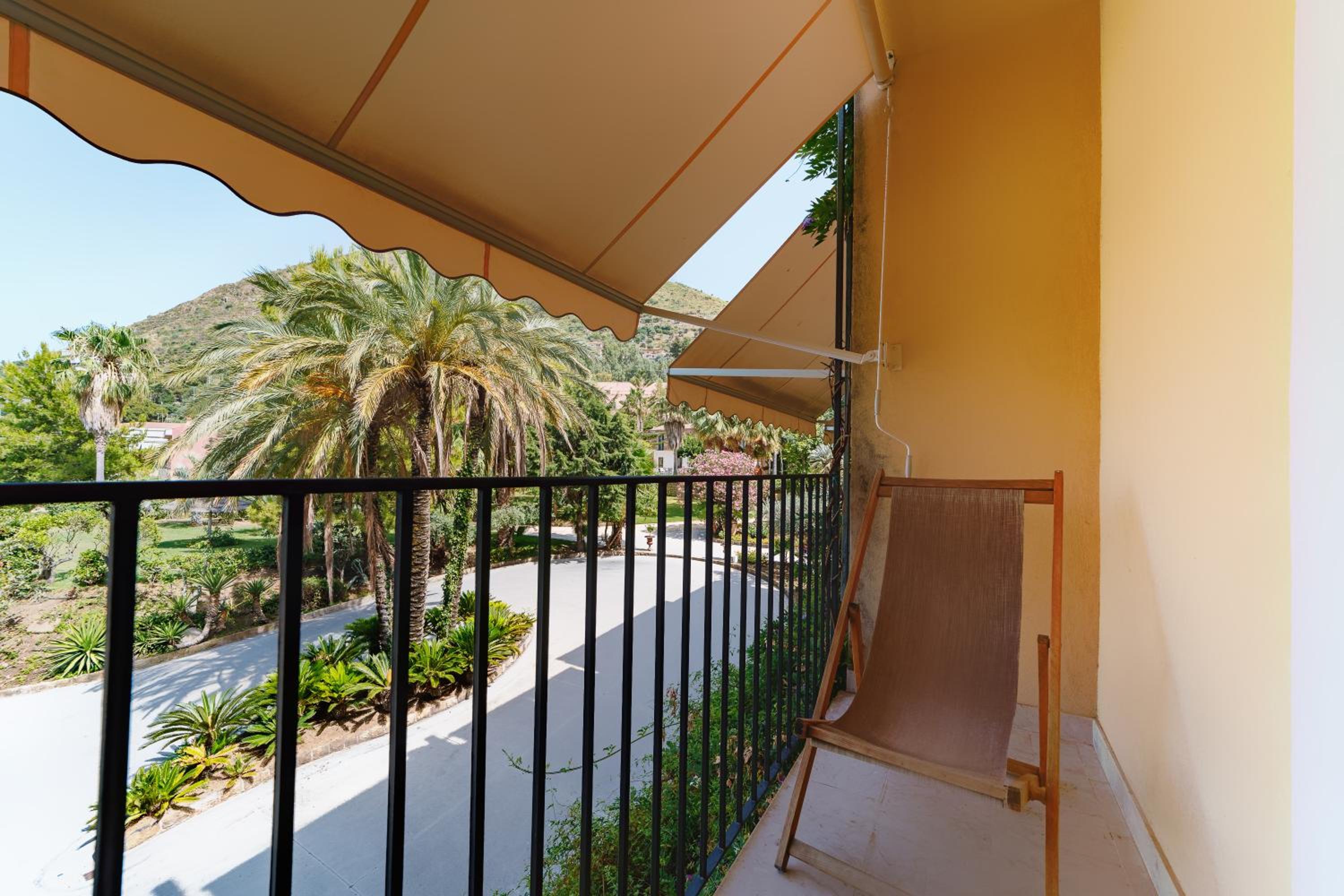 Superior Double Room with Garden View - Photo 13