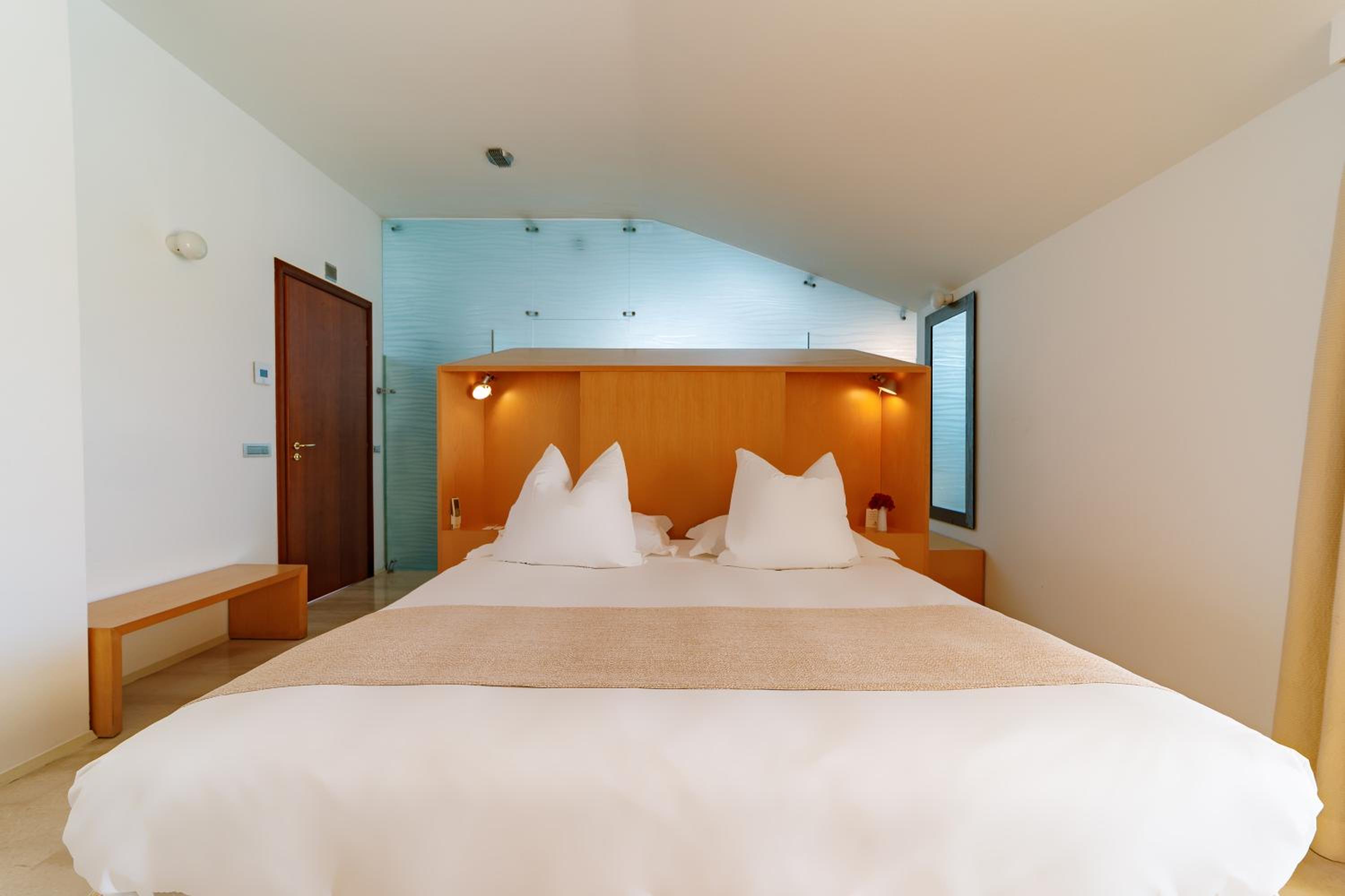 Suite - Photo 12
