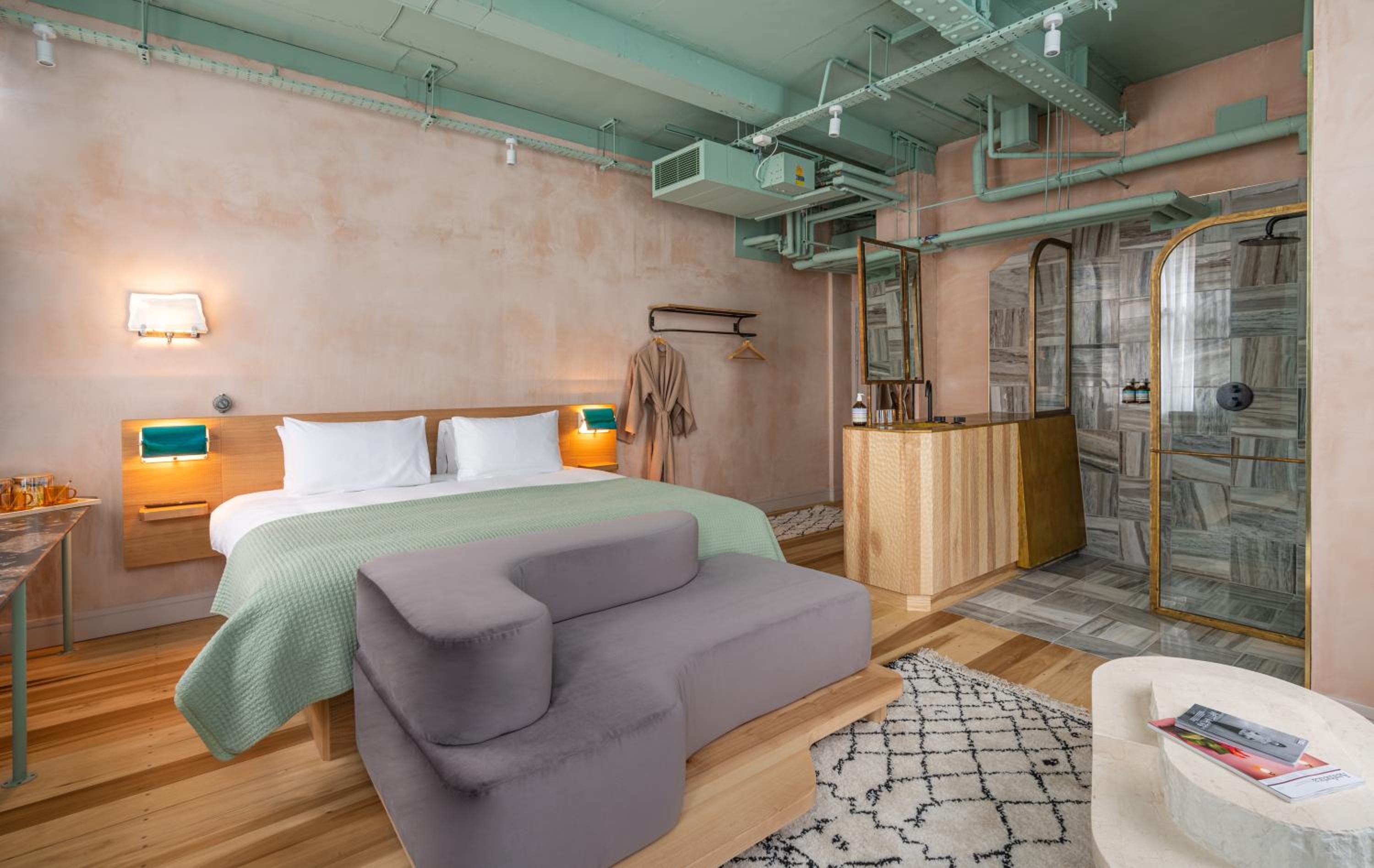 Signature Suite - Photo 8