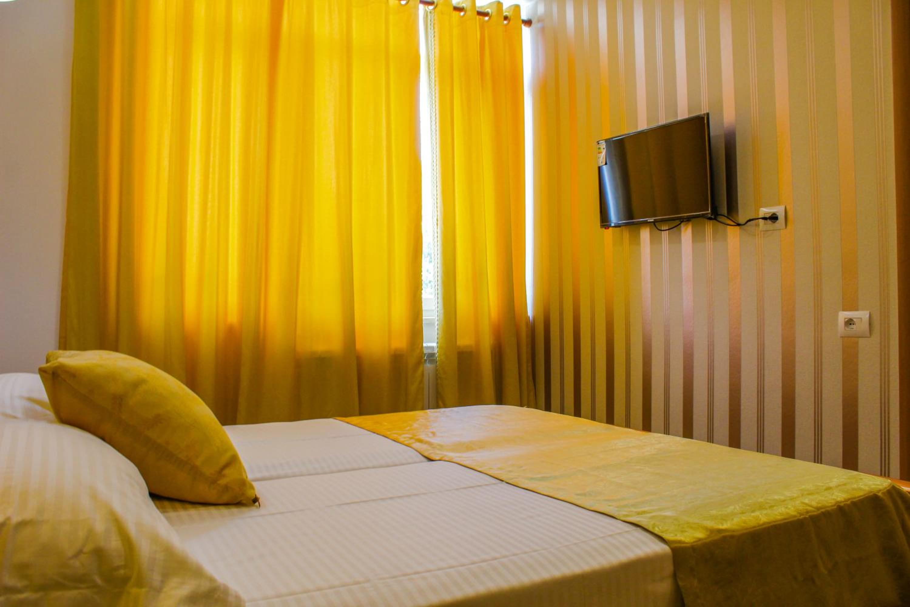 Suite with Mountain View