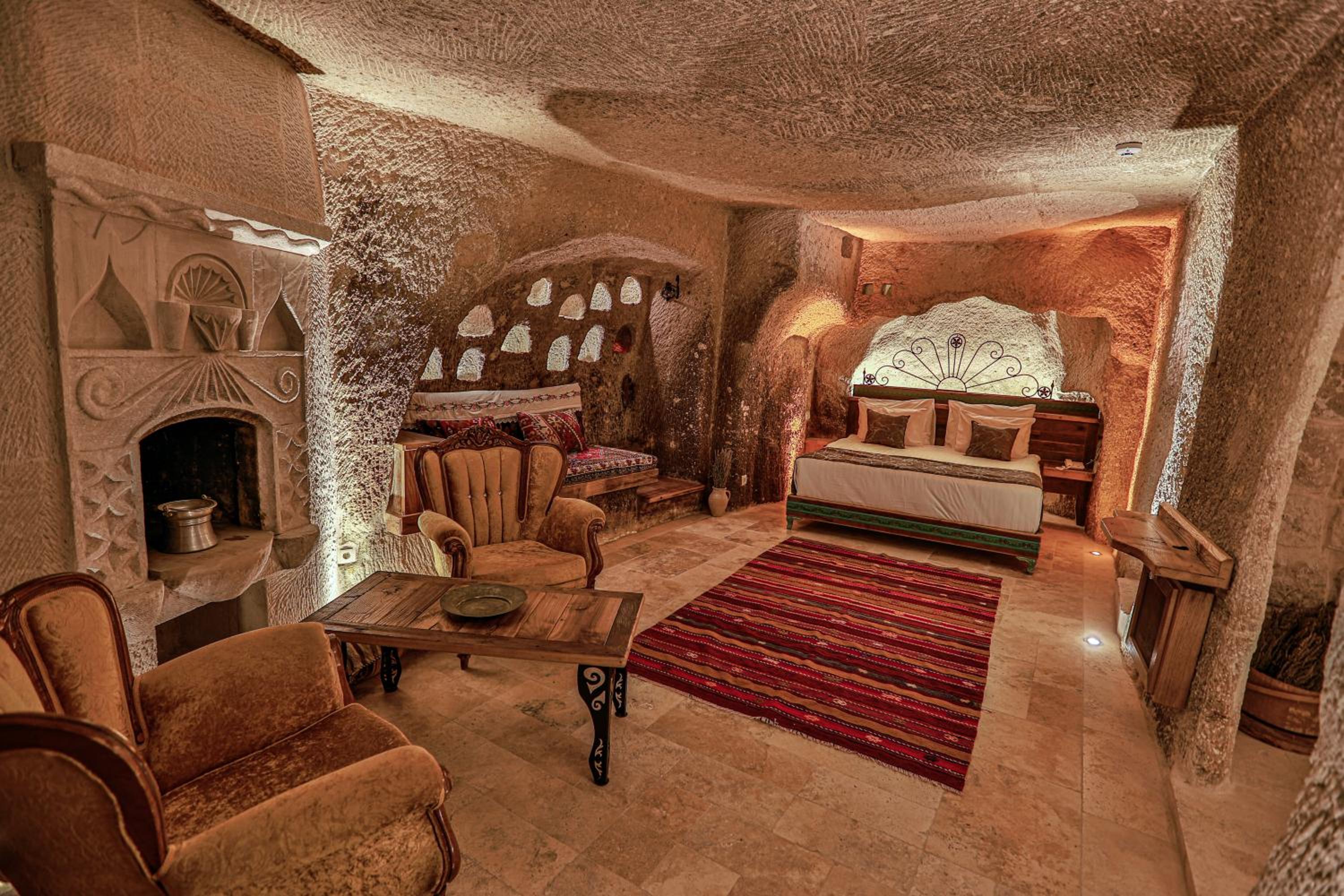 Suite with Private Pool - Photo 20