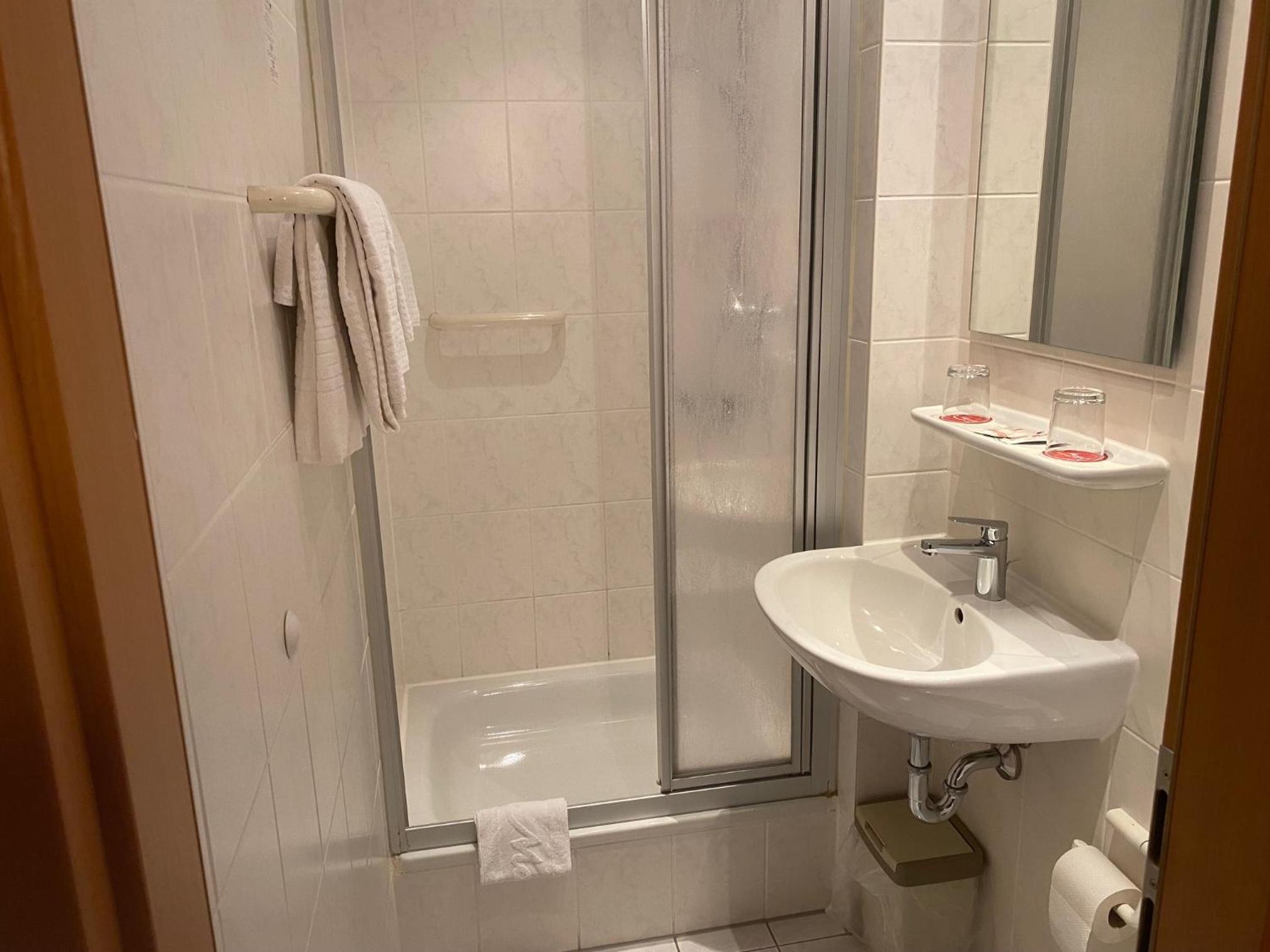 Double Room - Photo 2