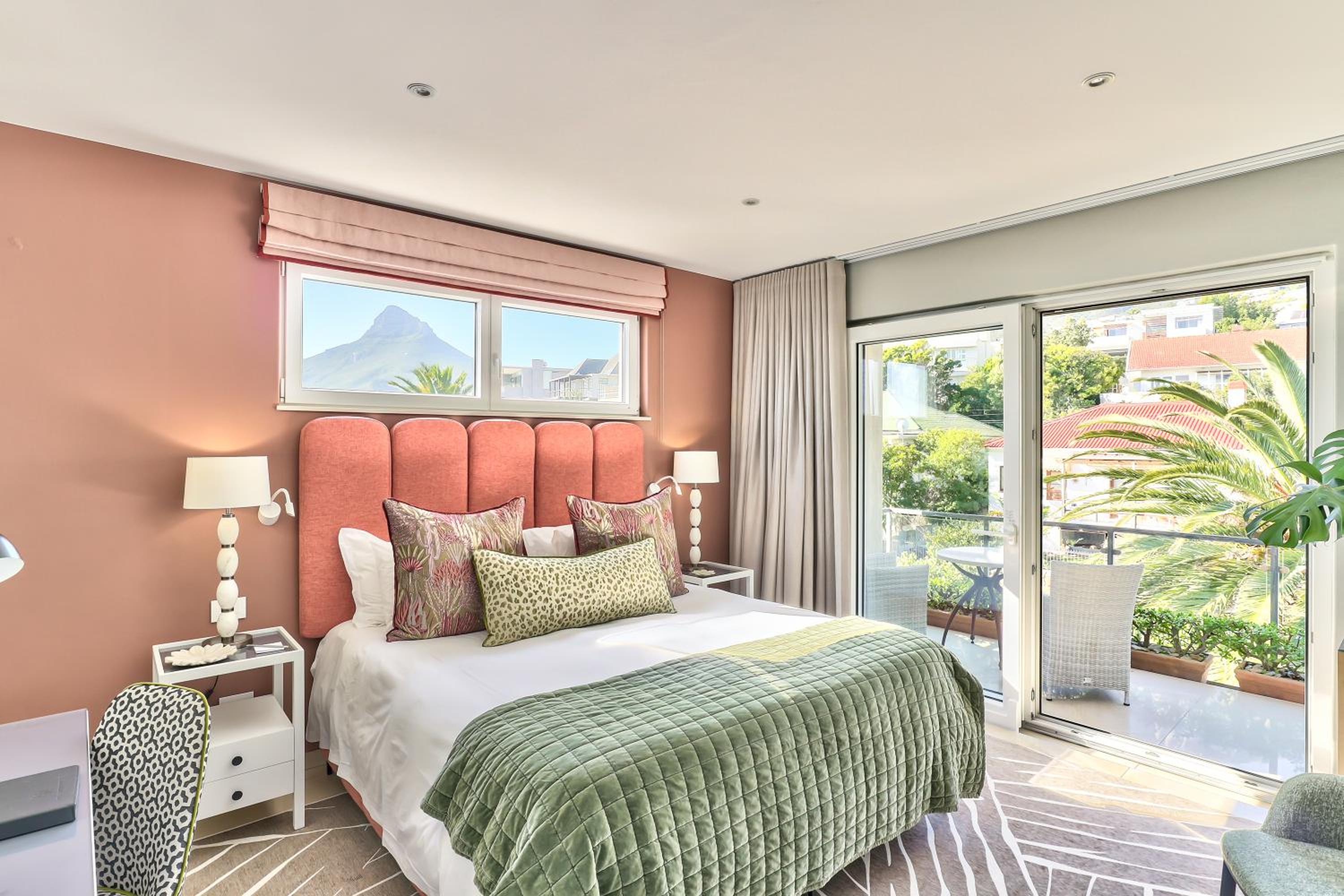 Traveler King or Twin Room with Mountain View