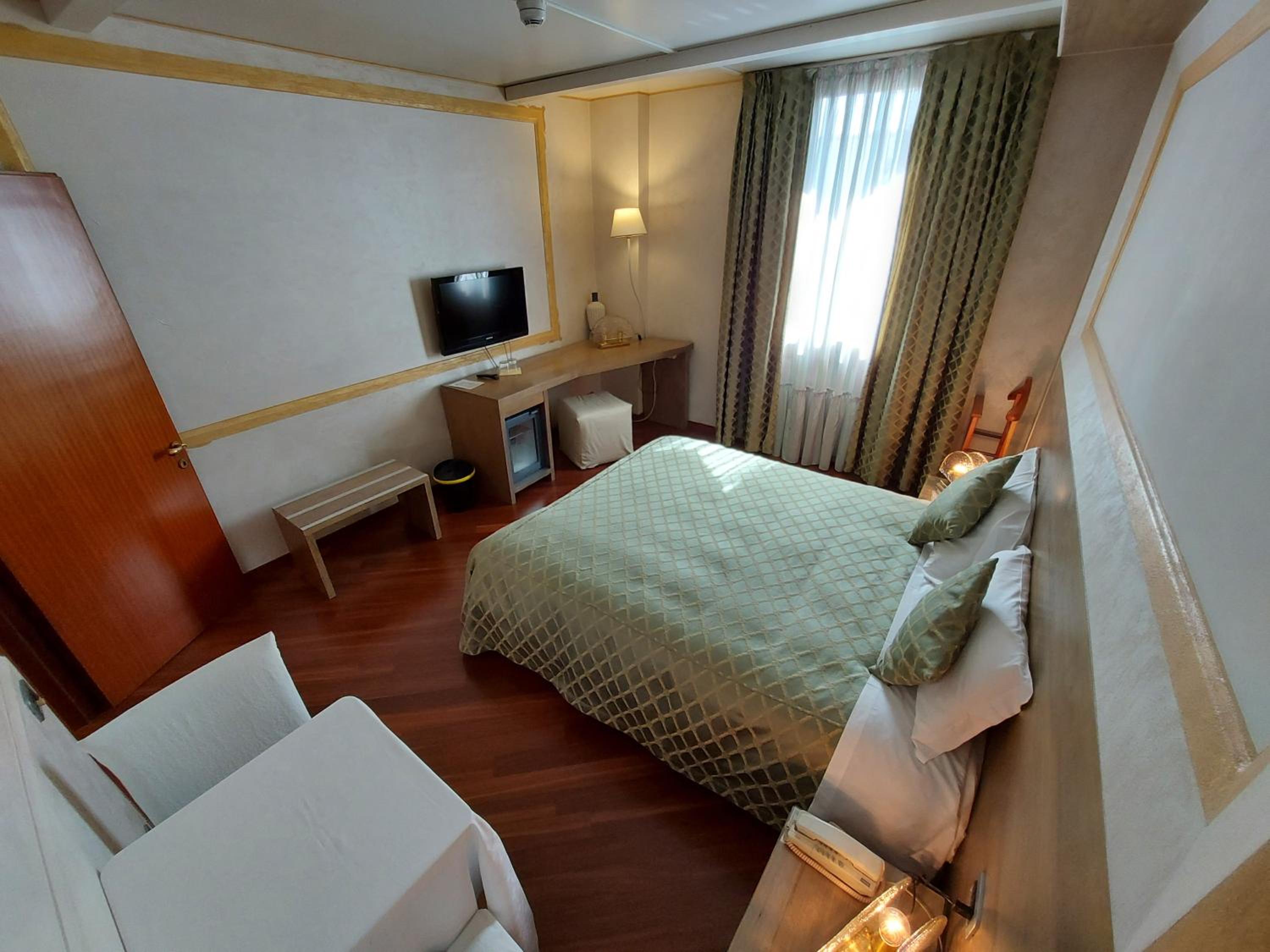Economy Double or Twin Room photo 3