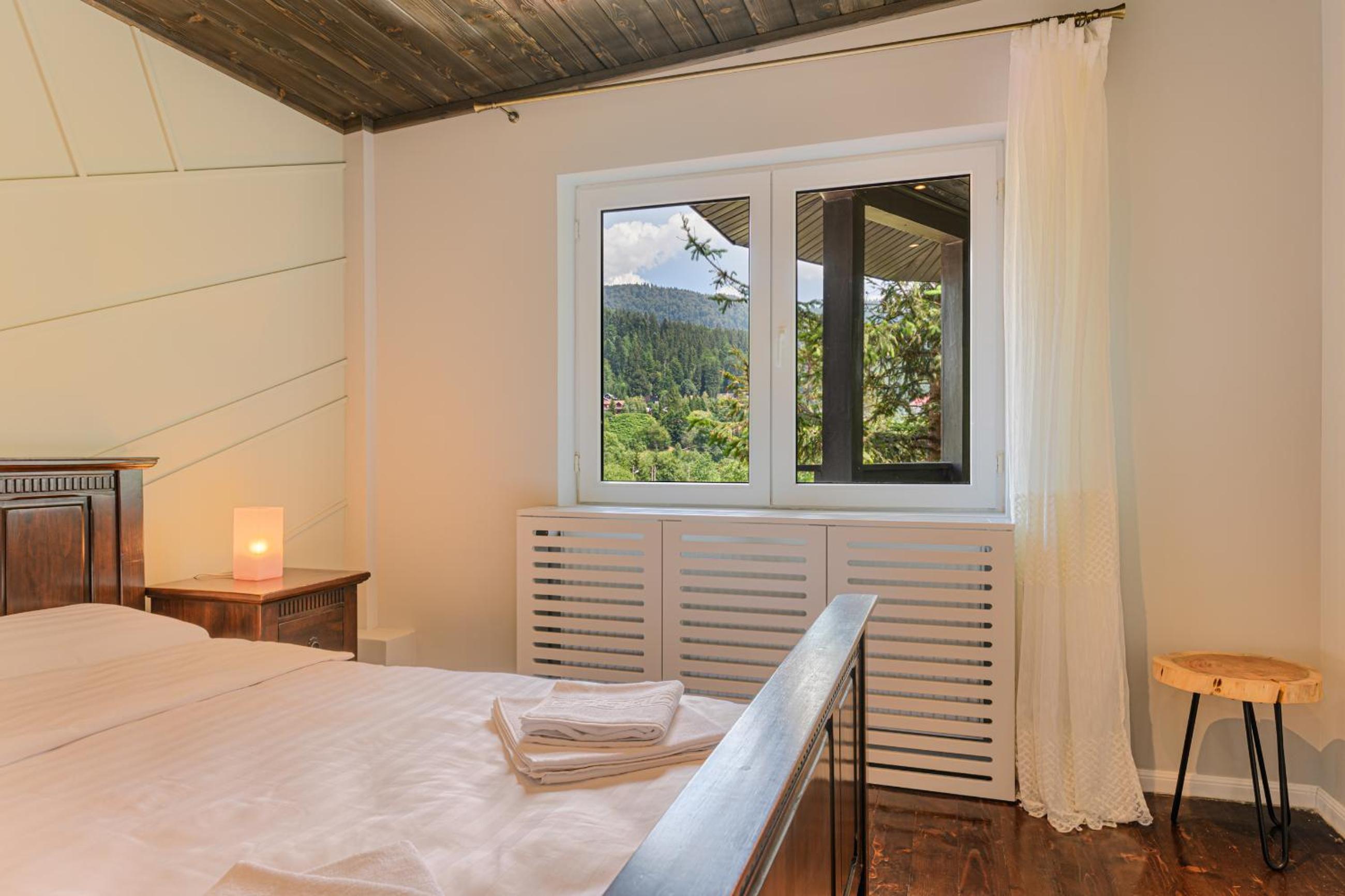 Five-Bedroom House - Photo 1