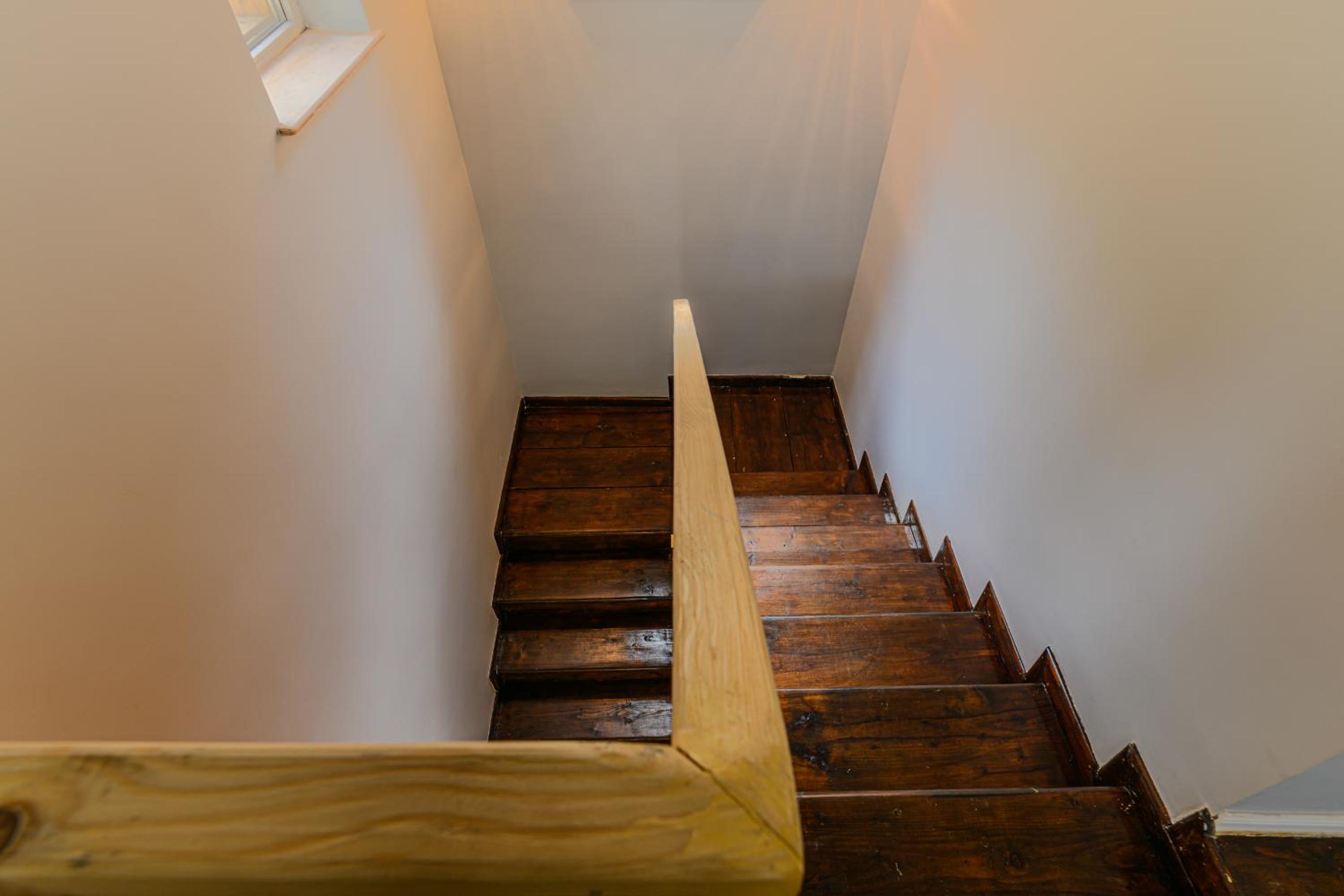 Five-Bedroom House - Photo 62