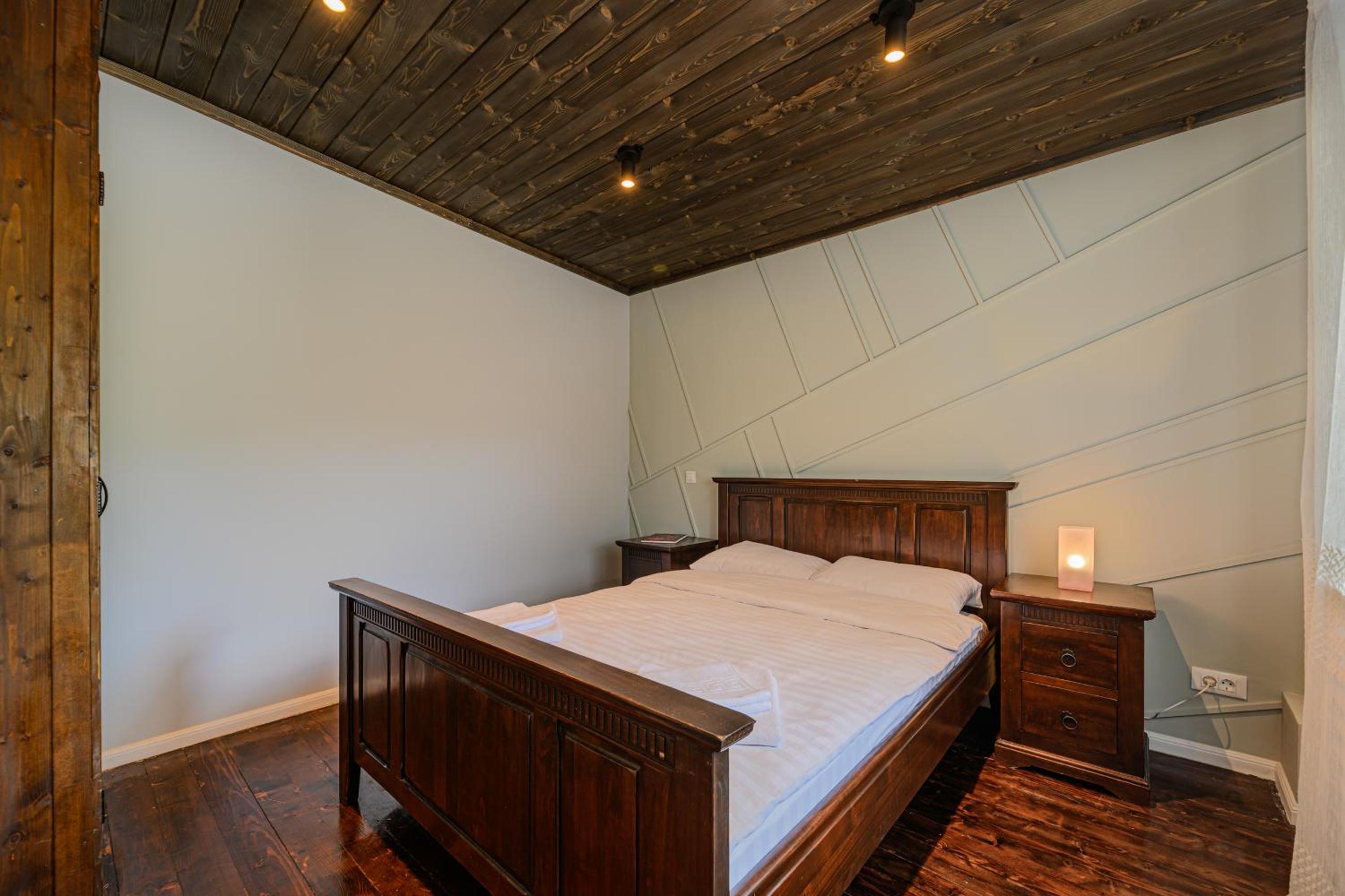 Five-Bedroom House - Photo 63