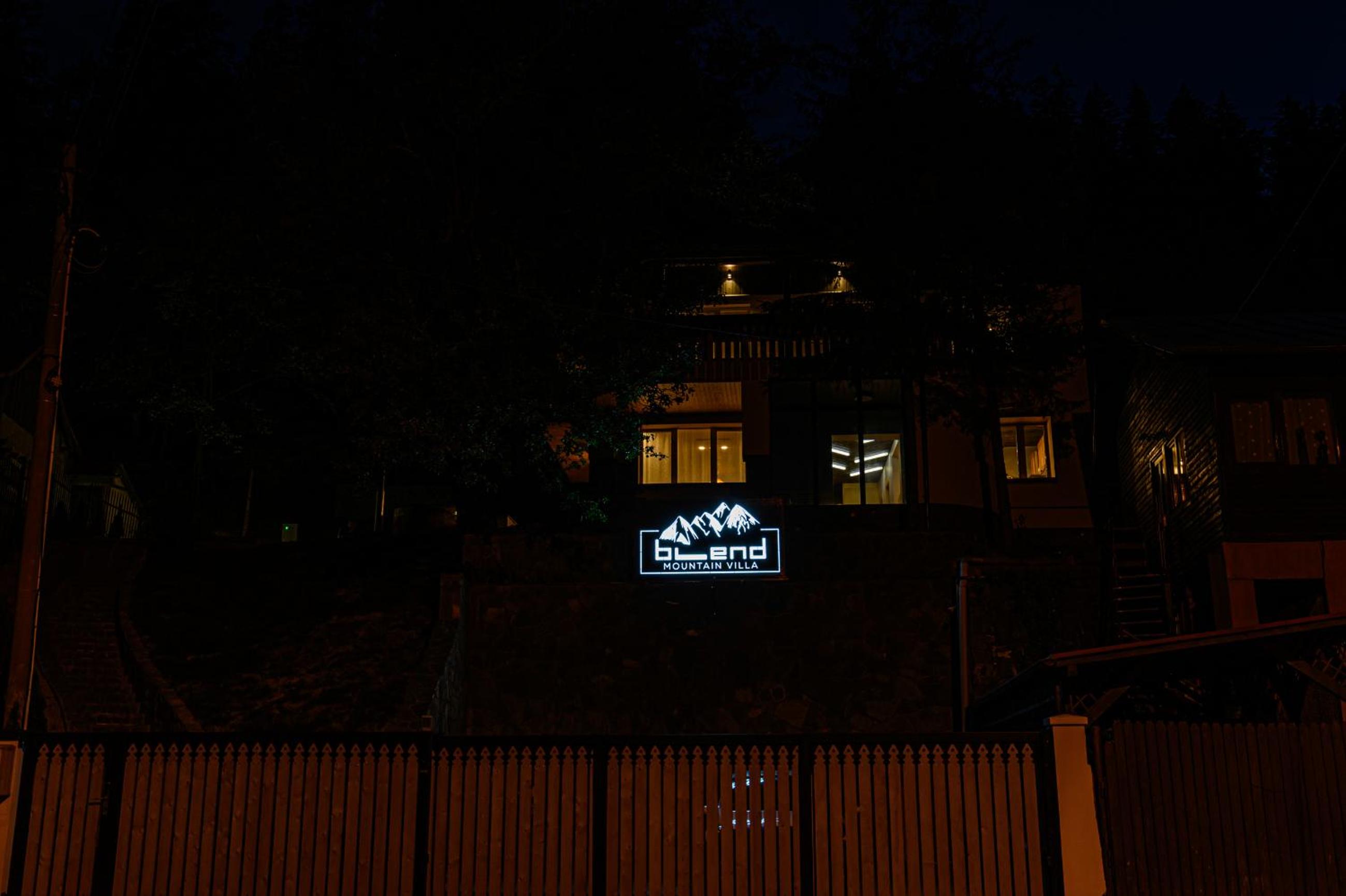 Five-Bedroom House - Photo 4