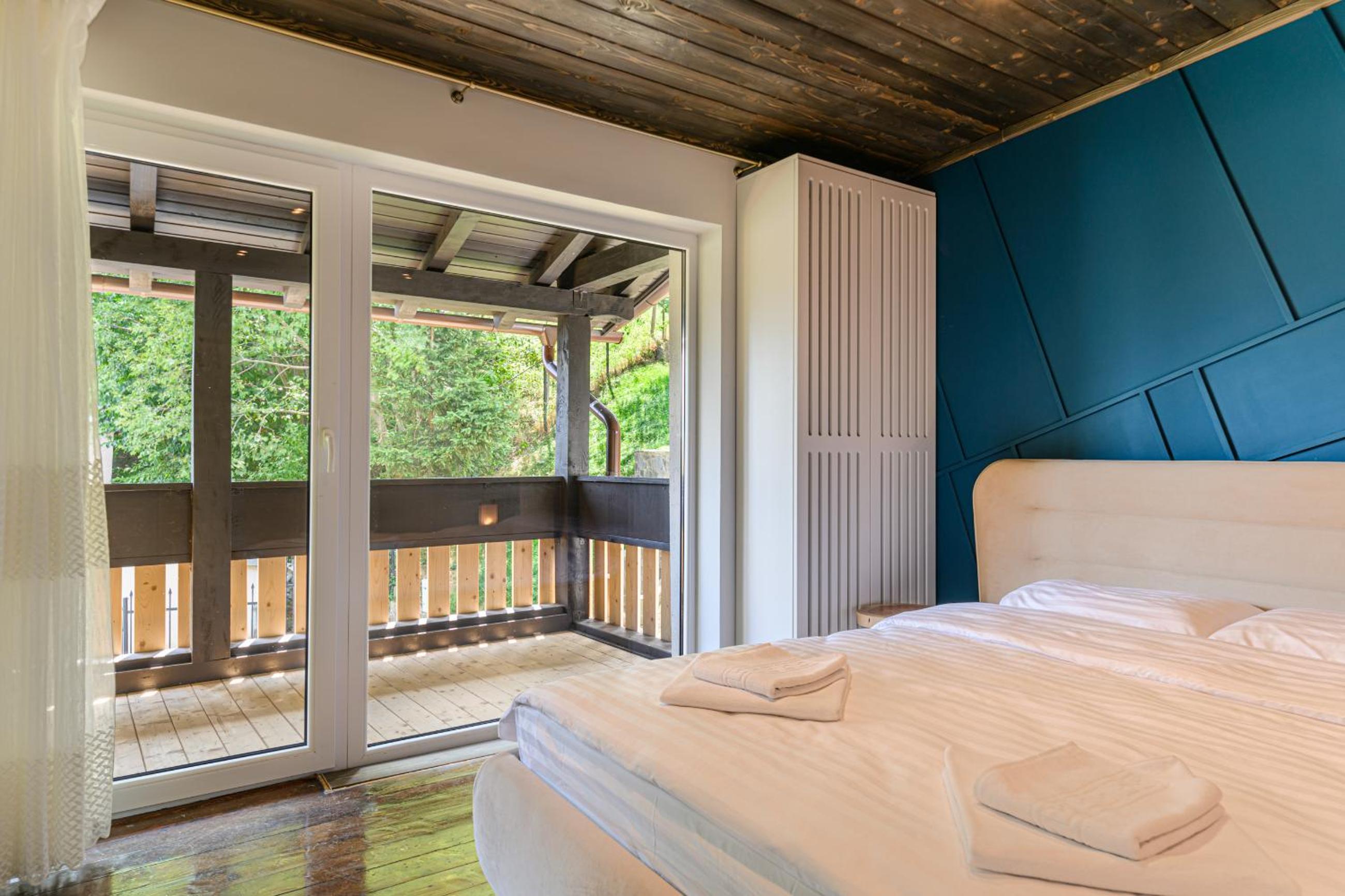 Five-Bedroom House - Photo 11