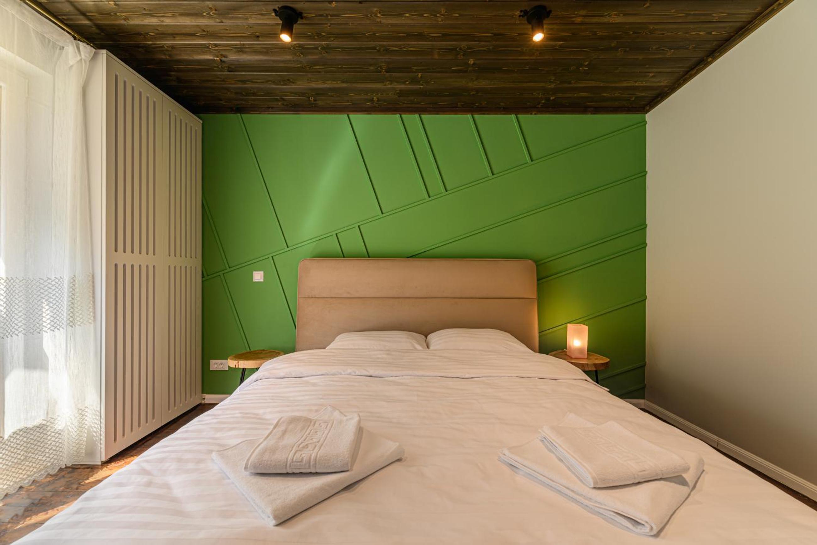 Five-Bedroom House - Photo 13