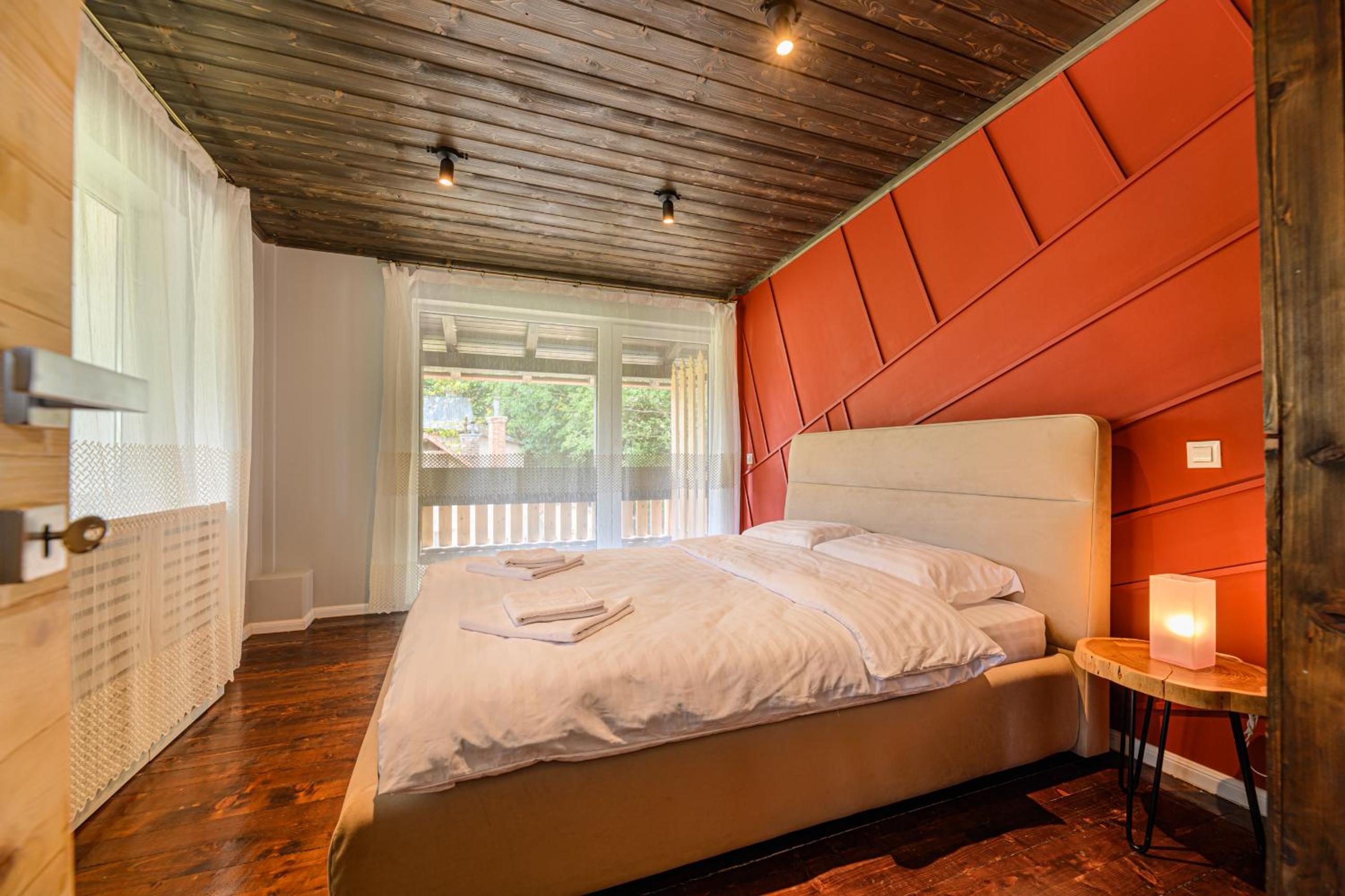 Five-Bedroom House - Photo 14