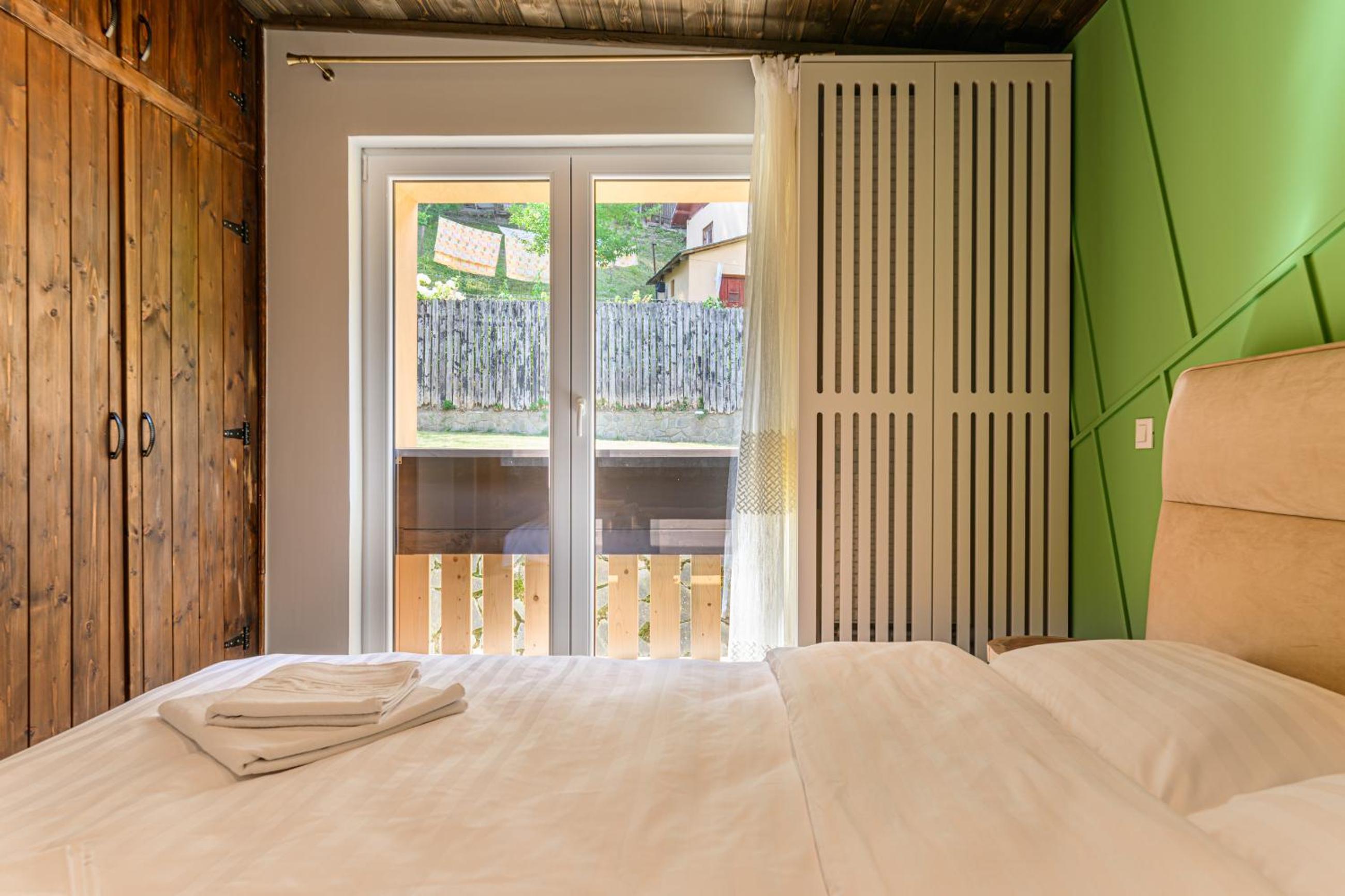Five-Bedroom House - Photo 16