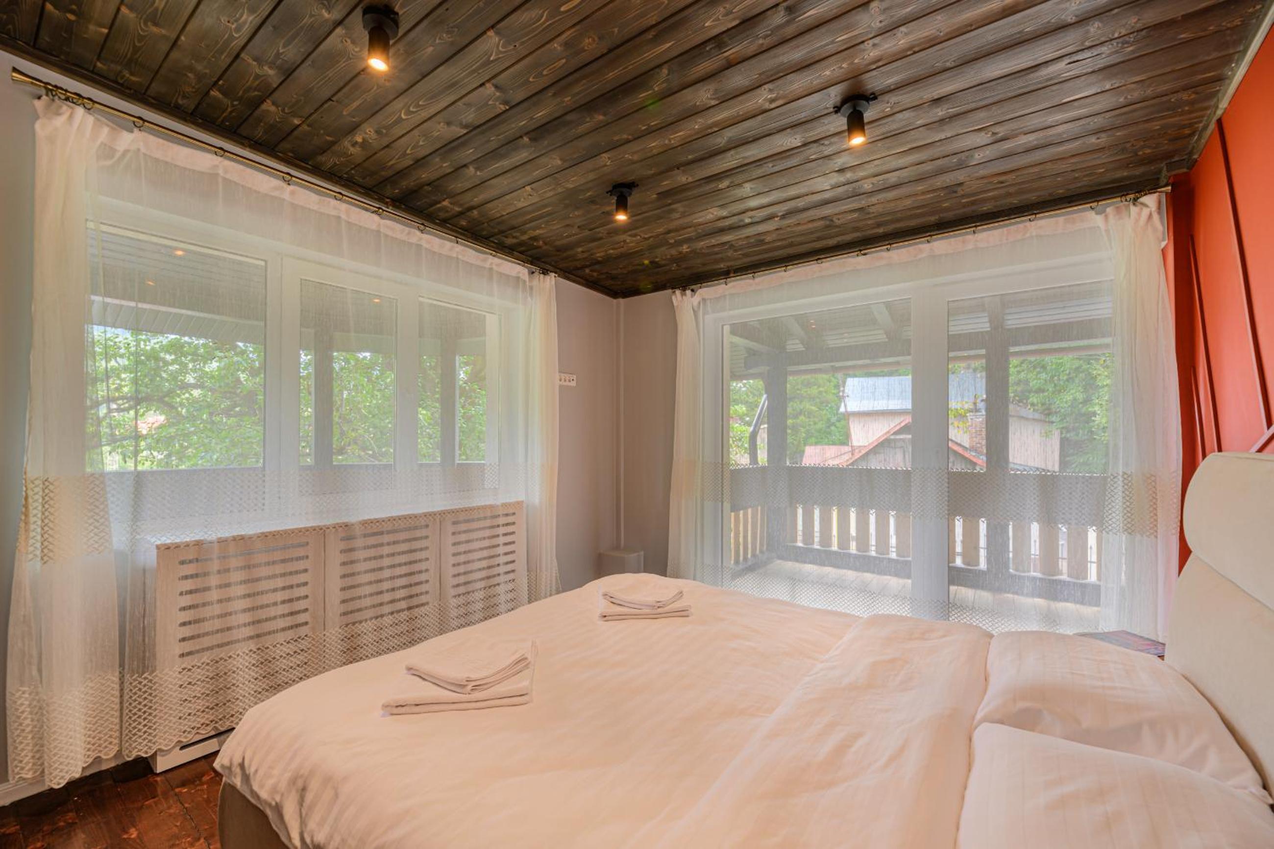 Five-Bedroom House - Photo 17