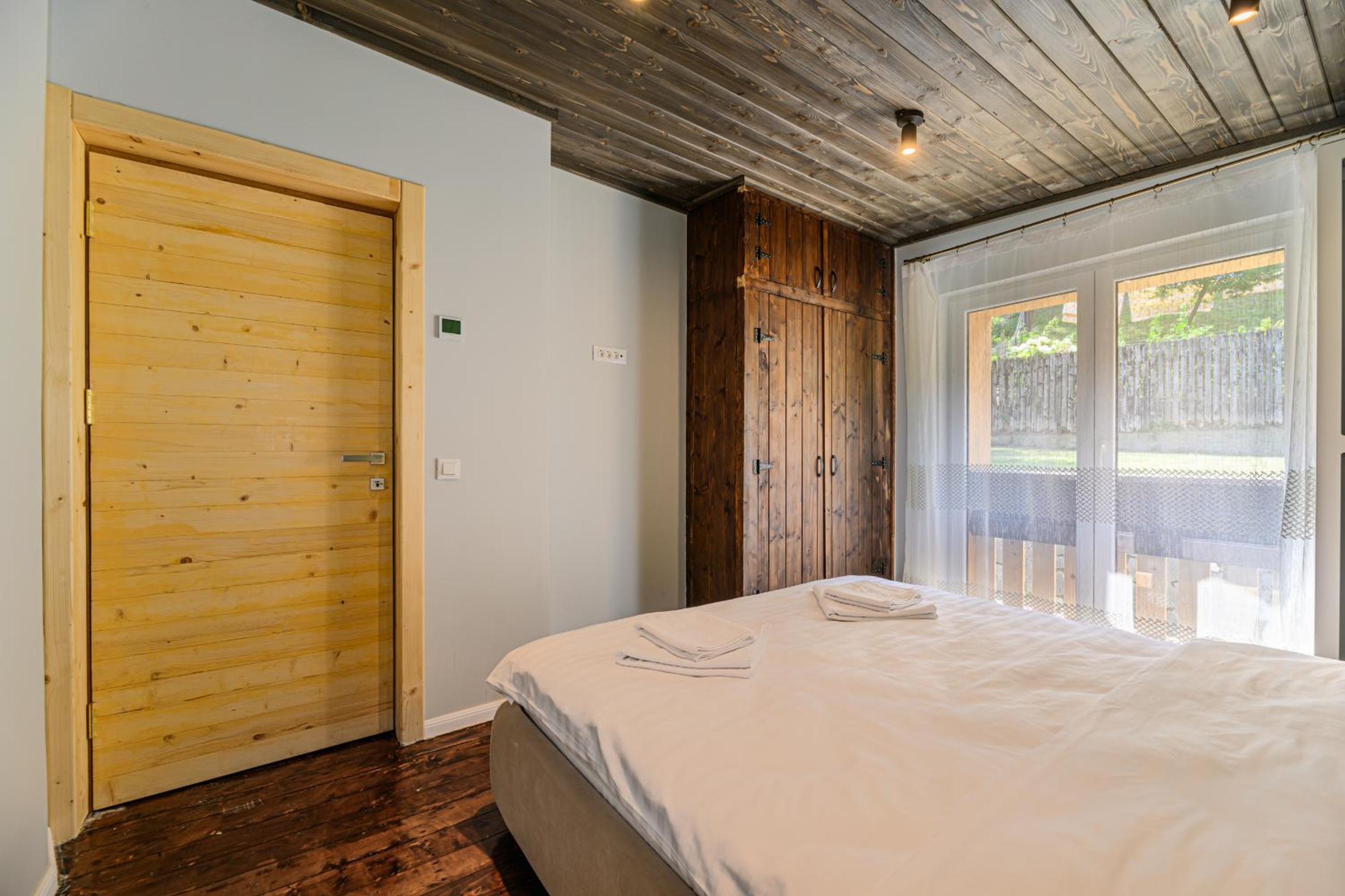 Five-Bedroom House - Photo 20