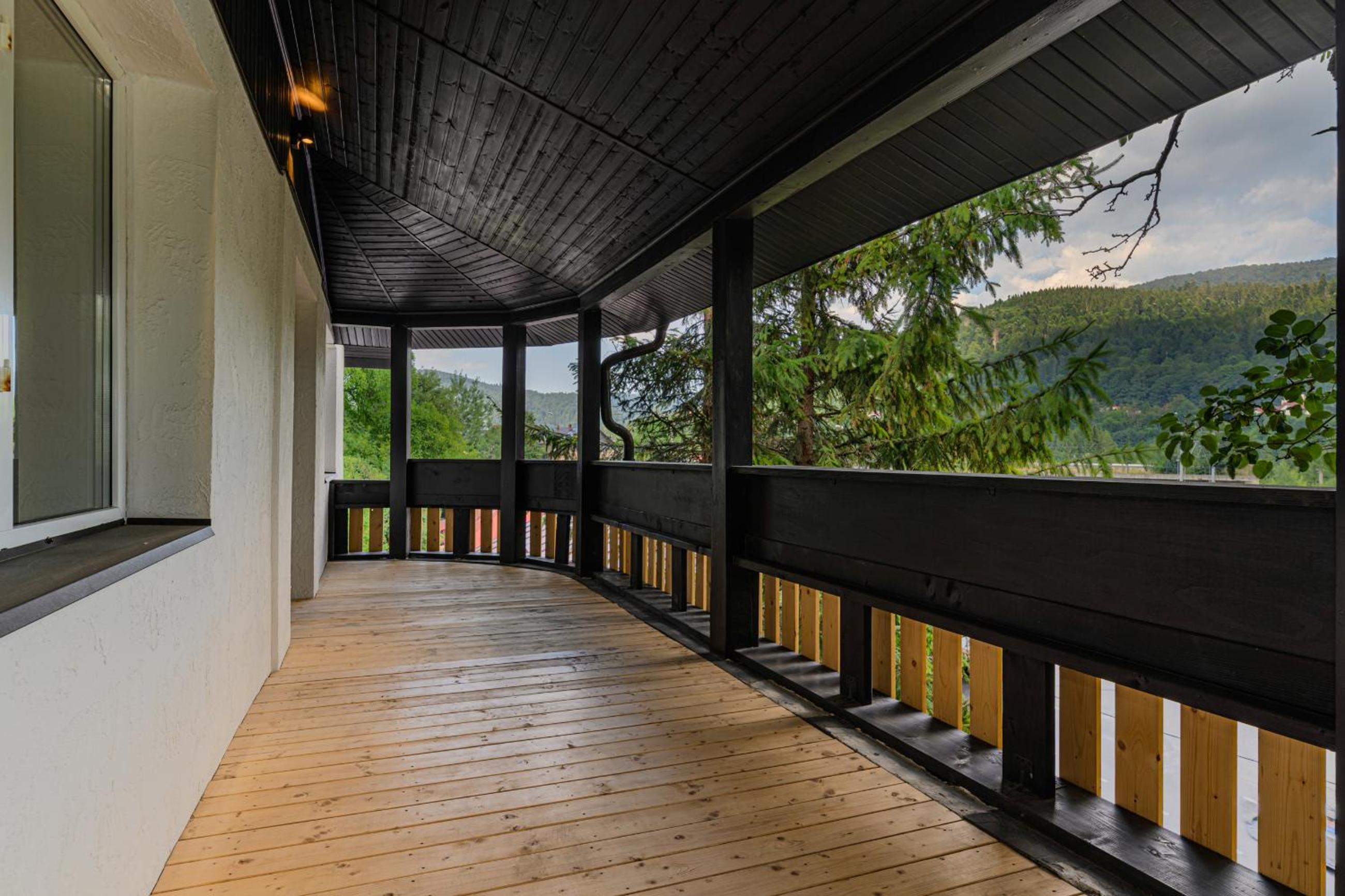 Five-Bedroom House - Photo 37