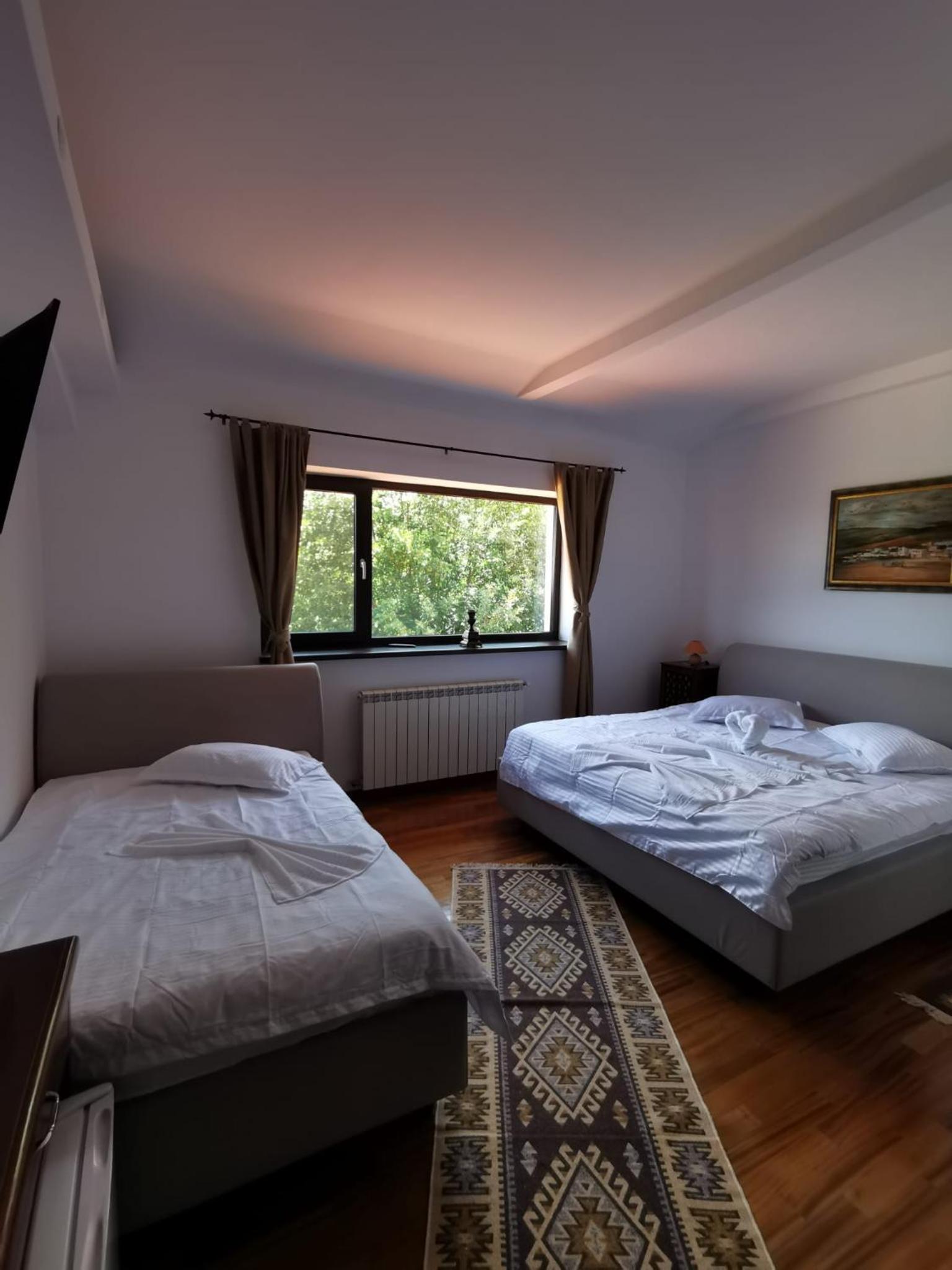 Deluxe Room (2 Adults + 1 Child) - Photo 6